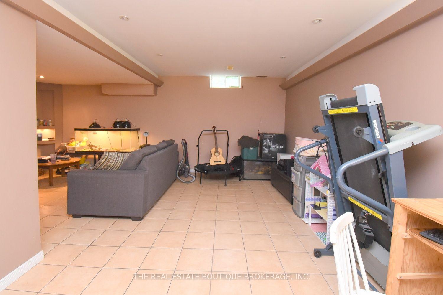 Photo 23 of 509 Southridge Drive, Hamilton, Mountview — HOMEH