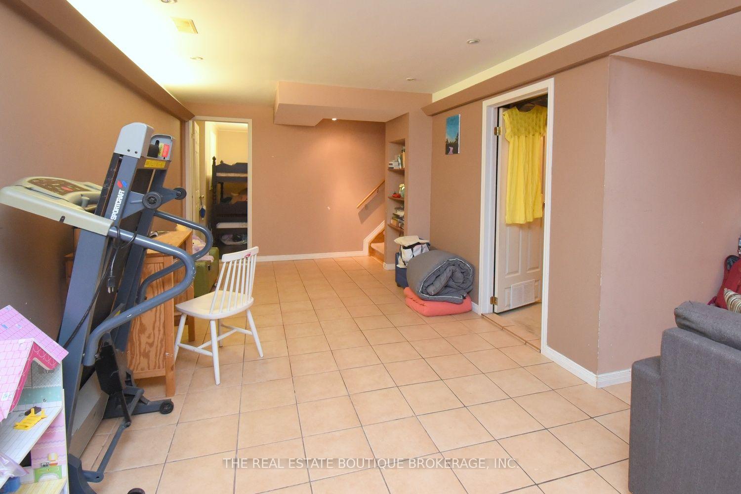 Photo 24 of 509 Southridge Drive, Hamilton, Mountview — HOMEH
