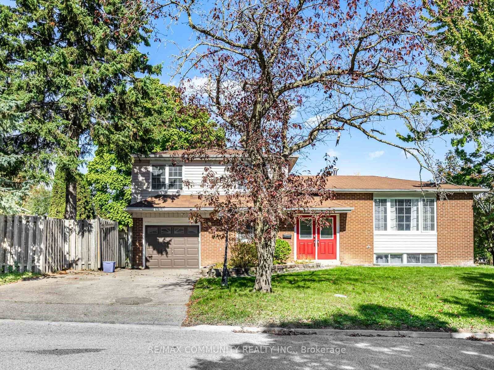 Photo 2 of 122 Bryant Road, Ajax, South East — HOMEH