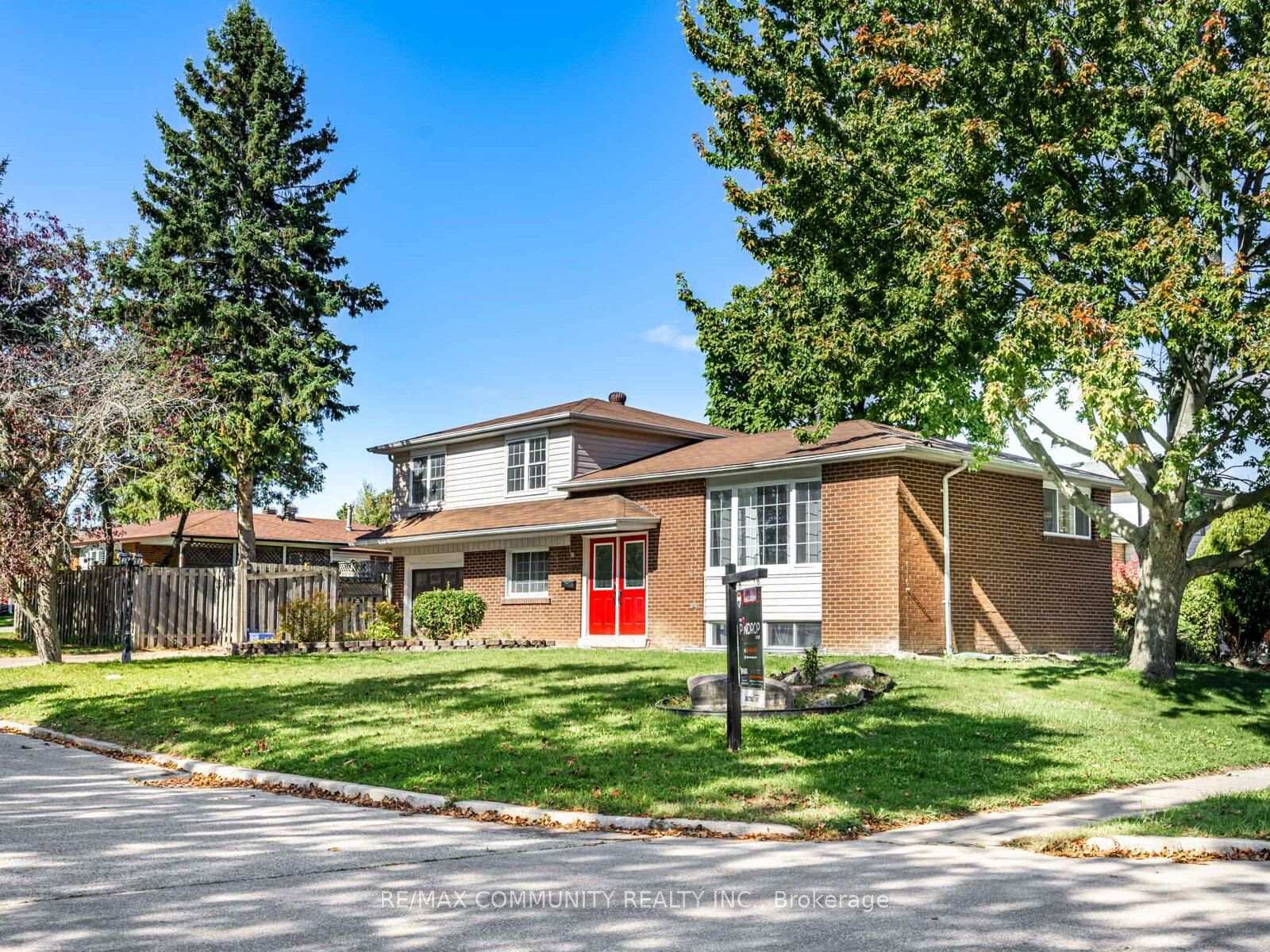 Photo 3 of 122 Bryant Road, Ajax, South East — HOMEH