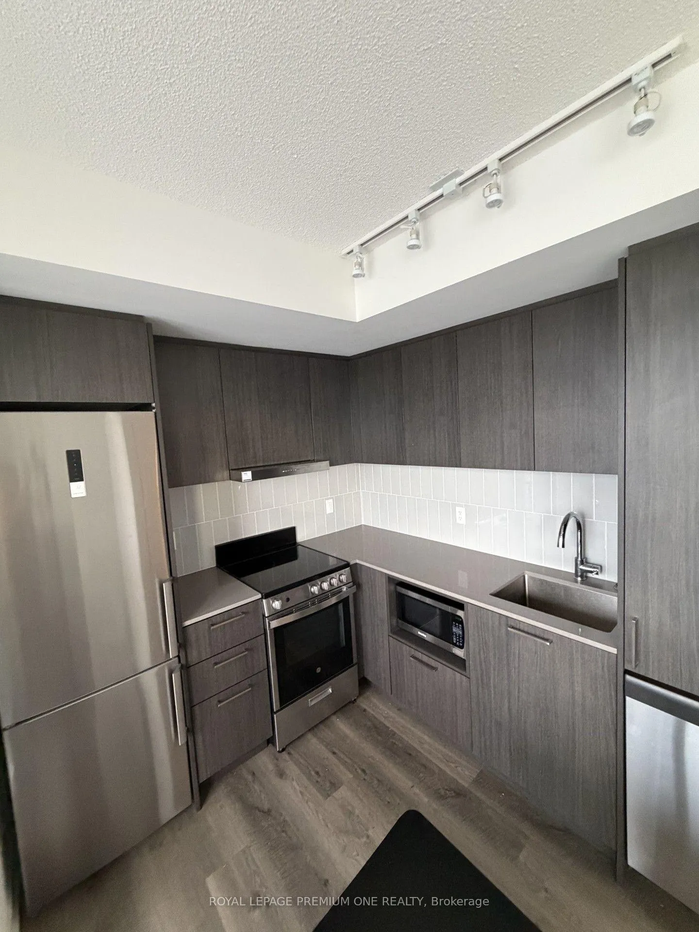 Photo 5 of Unit 1012, 195 Commerce Street, Vaughan, Vaughan Corporate Centre — HOMEH