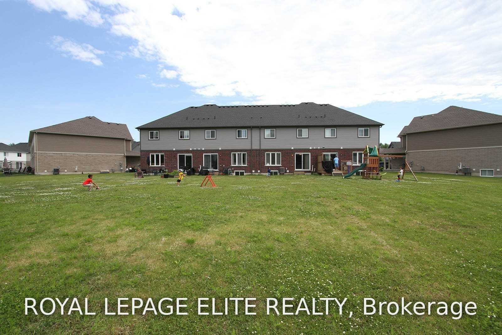 Photo 4 of 8025 Cole Court, Niagara Falls, Oldfield — HOMEH