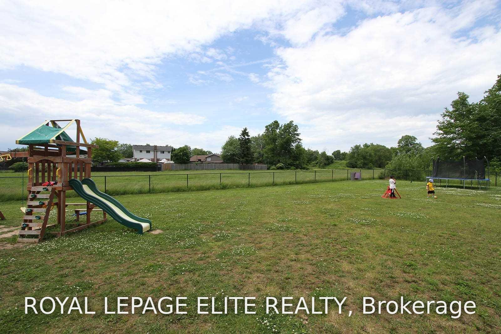 Photo 5 of 8025 Cole Court, Niagara Falls, Oldfield — HOMEH