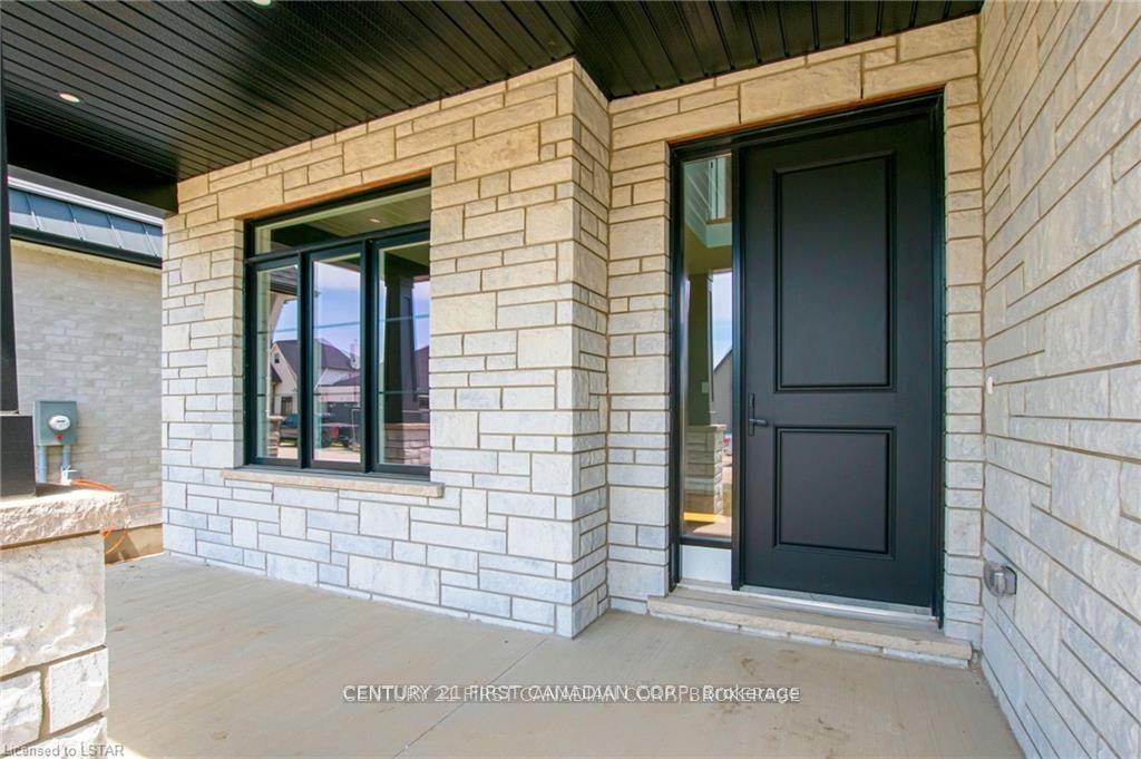 Photo 2 of 58 Aspen Circle, Thames Centre, Thorndale — HOMEH
