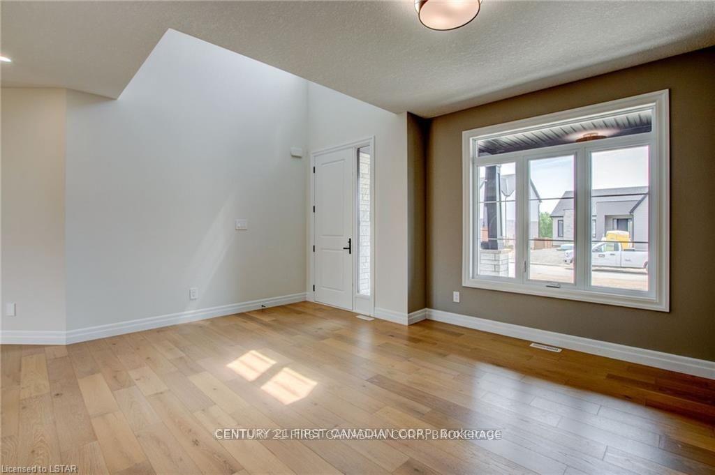 Photo 3 of 58 Aspen Circle, Thames Centre, Thorndale — HOMEH
