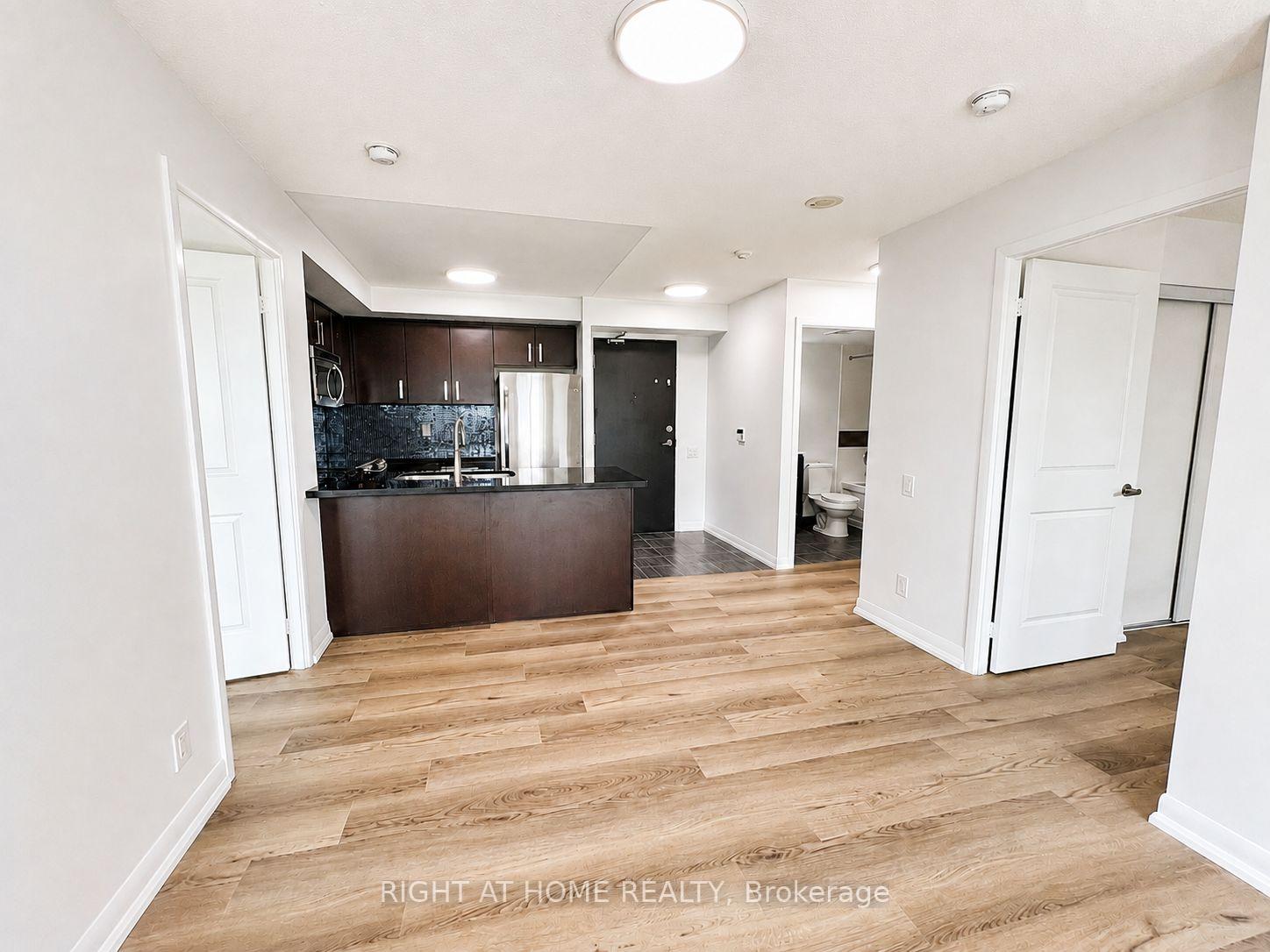 Photo 5 of Unit 809, 17 Anndale Drive, North York, Willowdale East — HOMEH