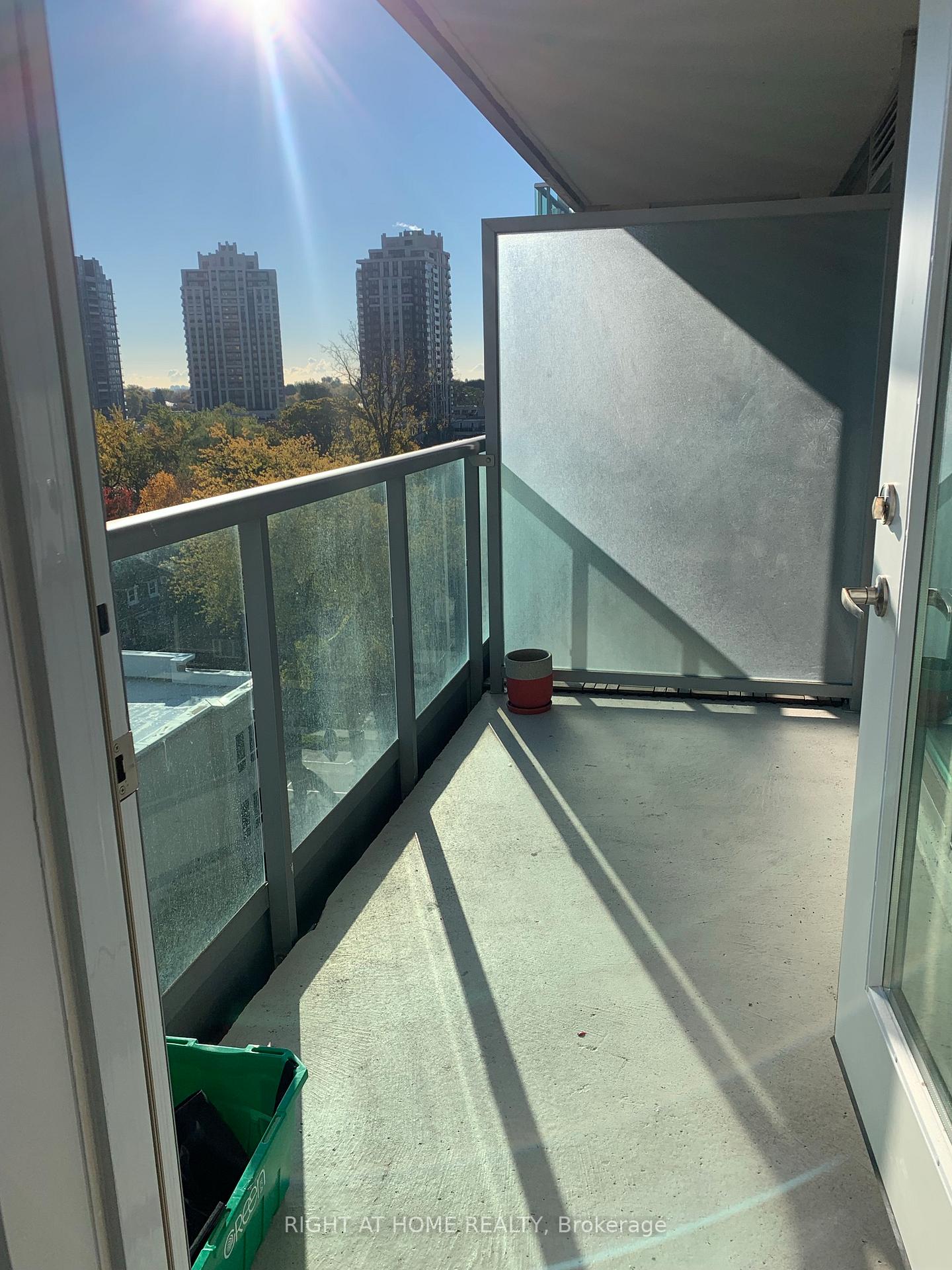 Photo 13 of Unit 809, 17 Anndale Drive, North York, Willowdale East — HOMEH