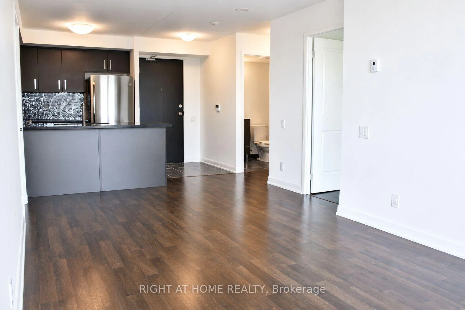 Photo 11 of Unit 809, 17 Anndale Drive, North York, Willowdale East — HOMEH