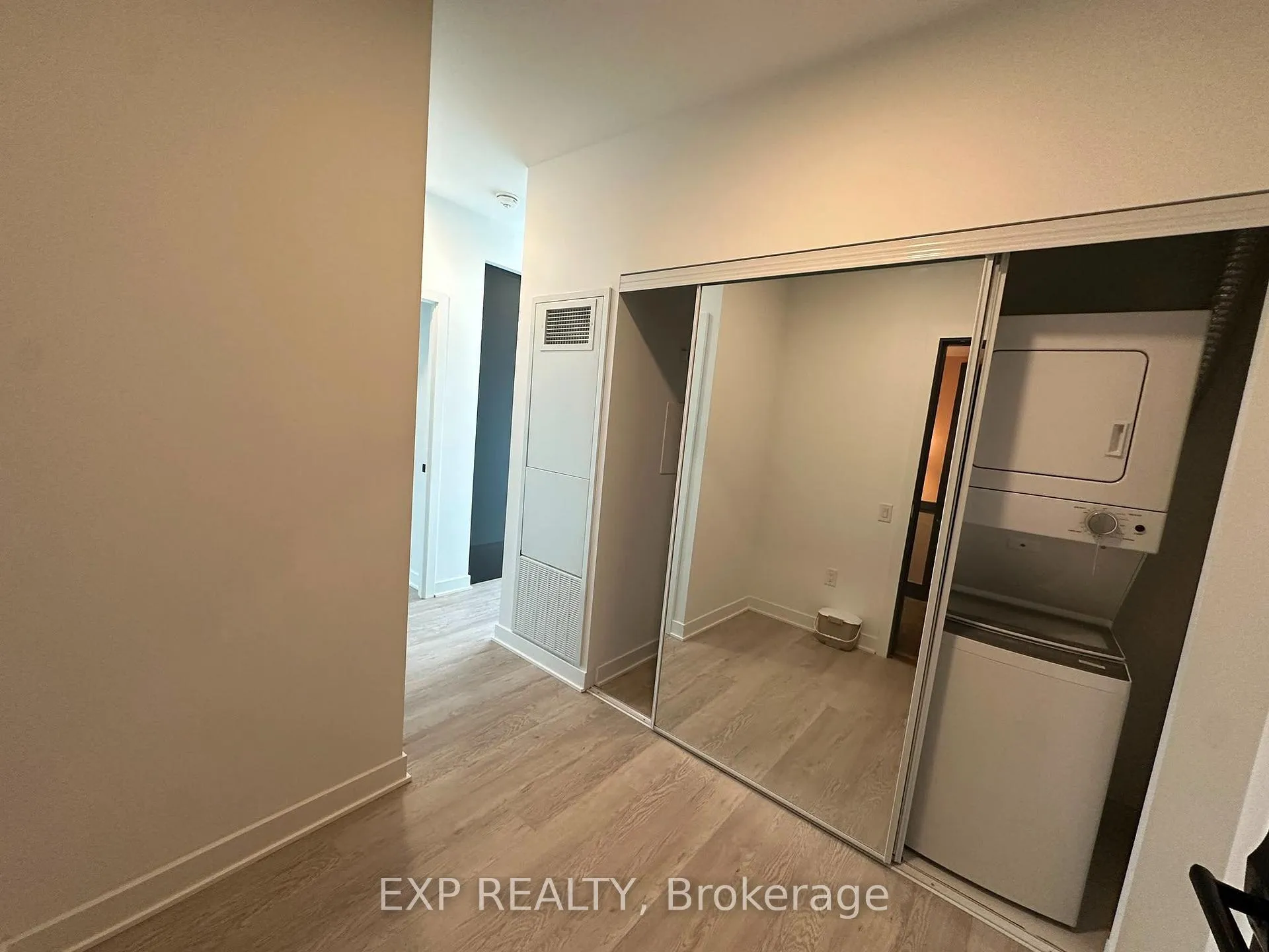 Photo 5 of Unit 1607, 2782 Barton Street E, Hamilton, Riverdale — HOMEH