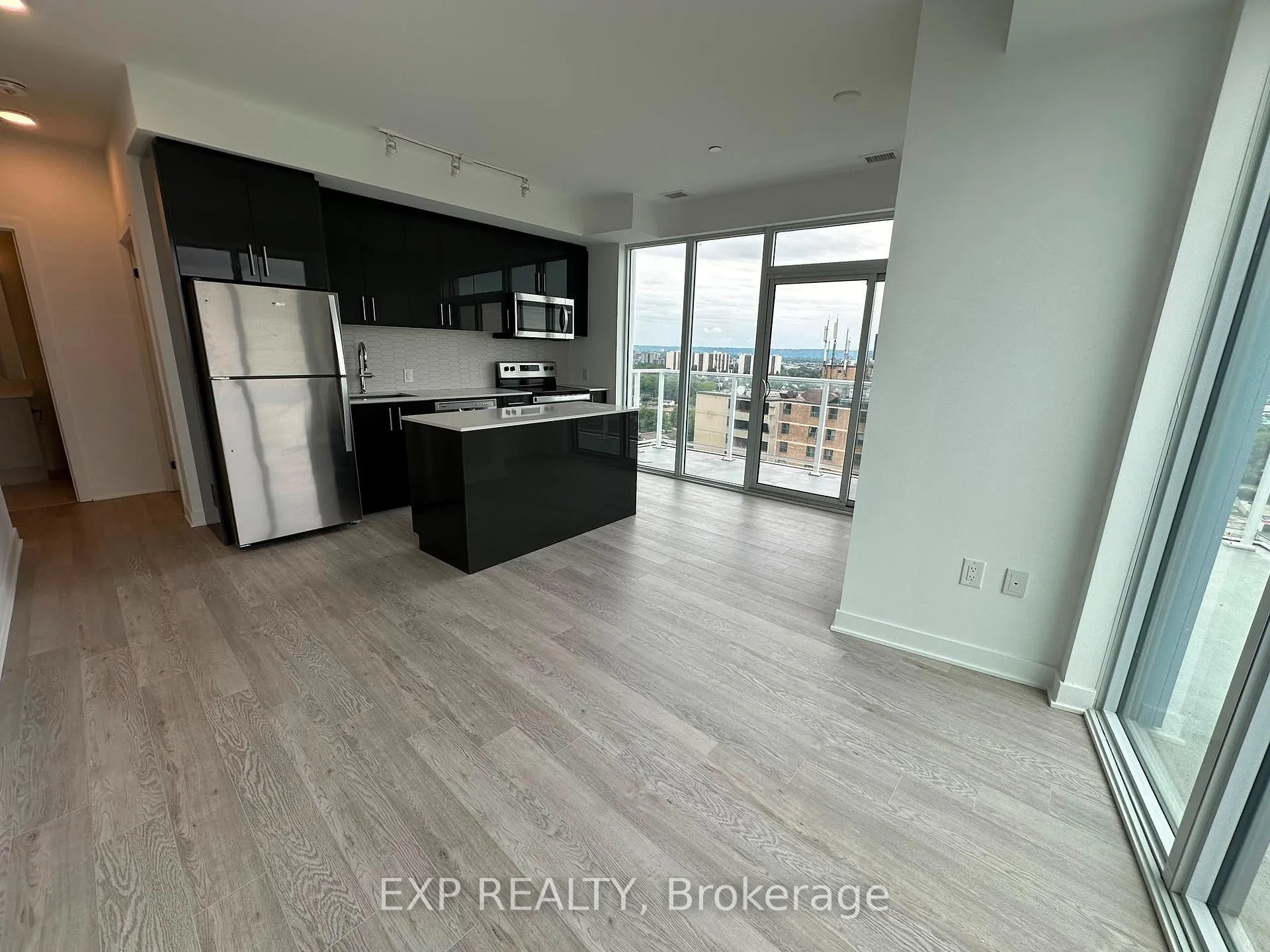 Photo 6 of Unit 1607, 2782 Barton Street E, Hamilton, Riverdale — HOMEH