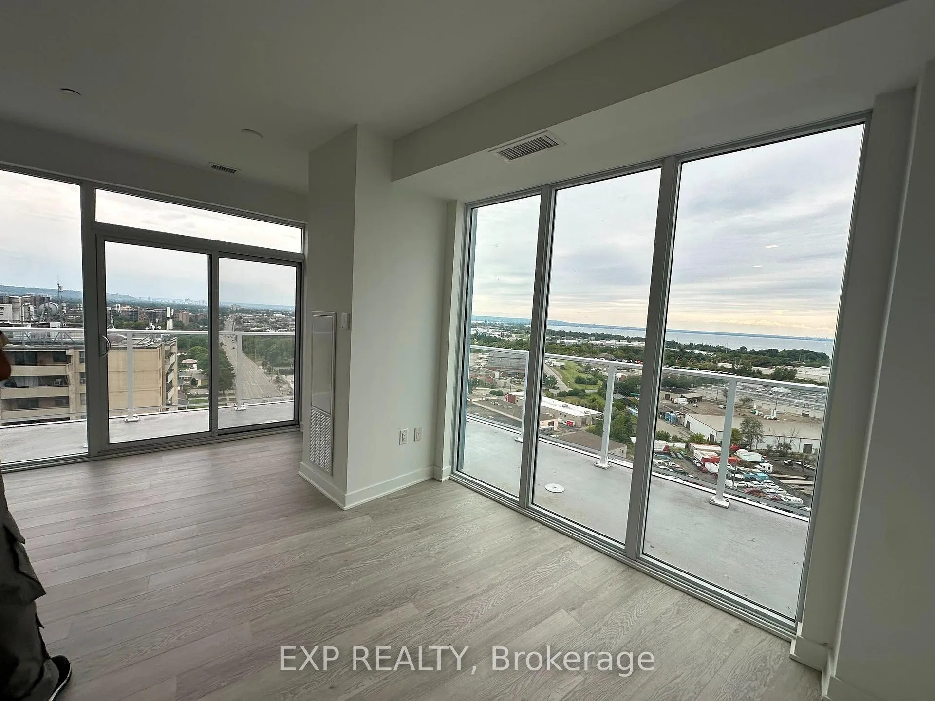 Photo 7 of Unit 1607, 2782 Barton Street E, Hamilton, Riverdale — HOMEH