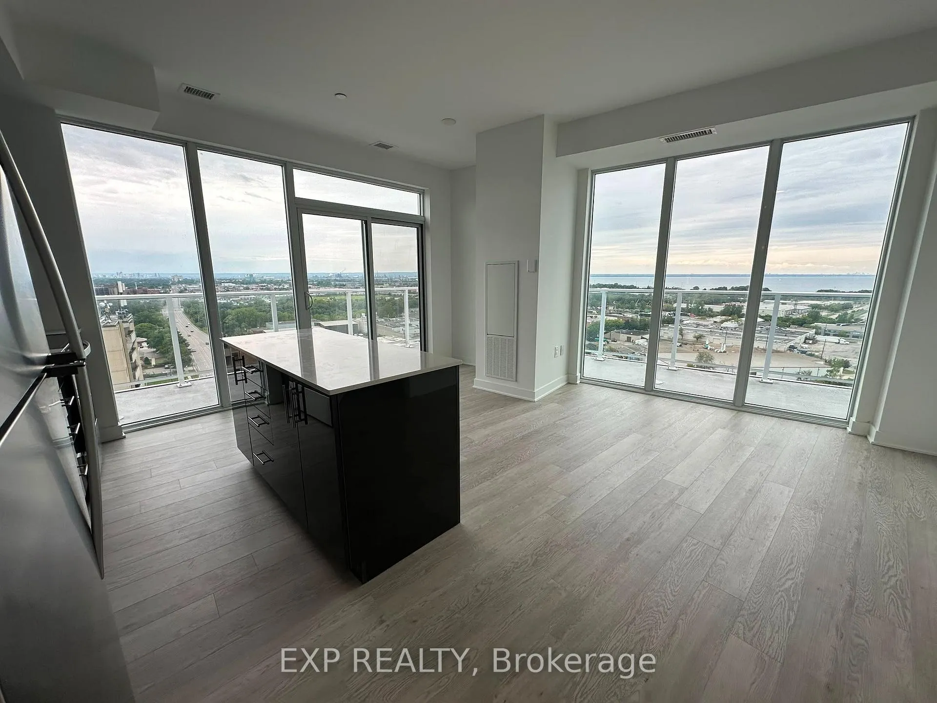 Photo 8 of Unit 1607, 2782 Barton Street E, Hamilton, Riverdale — HOMEH