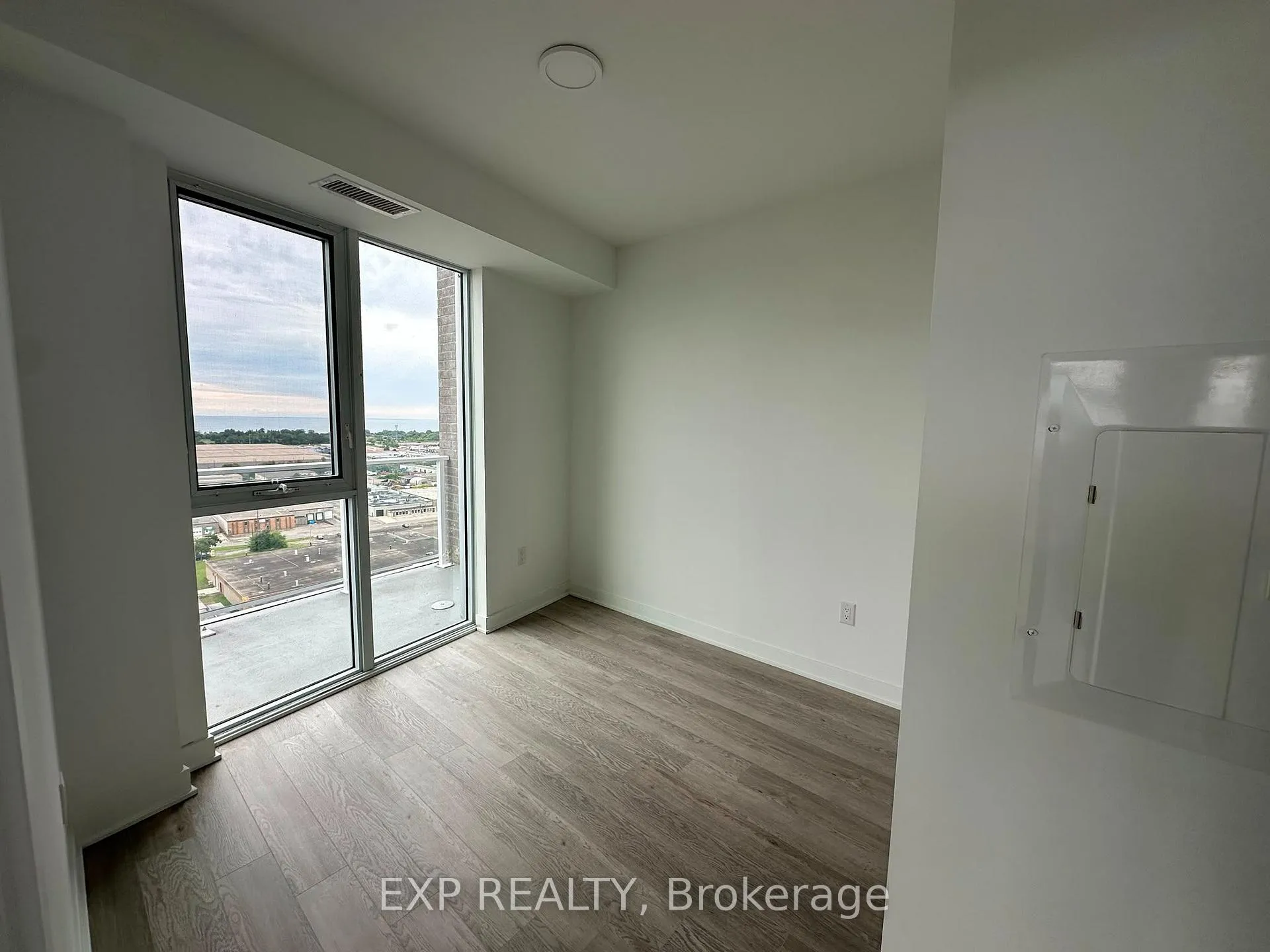 Photo 9 of Unit 1607, 2782 Barton Street E, Hamilton, Riverdale — HOMEH