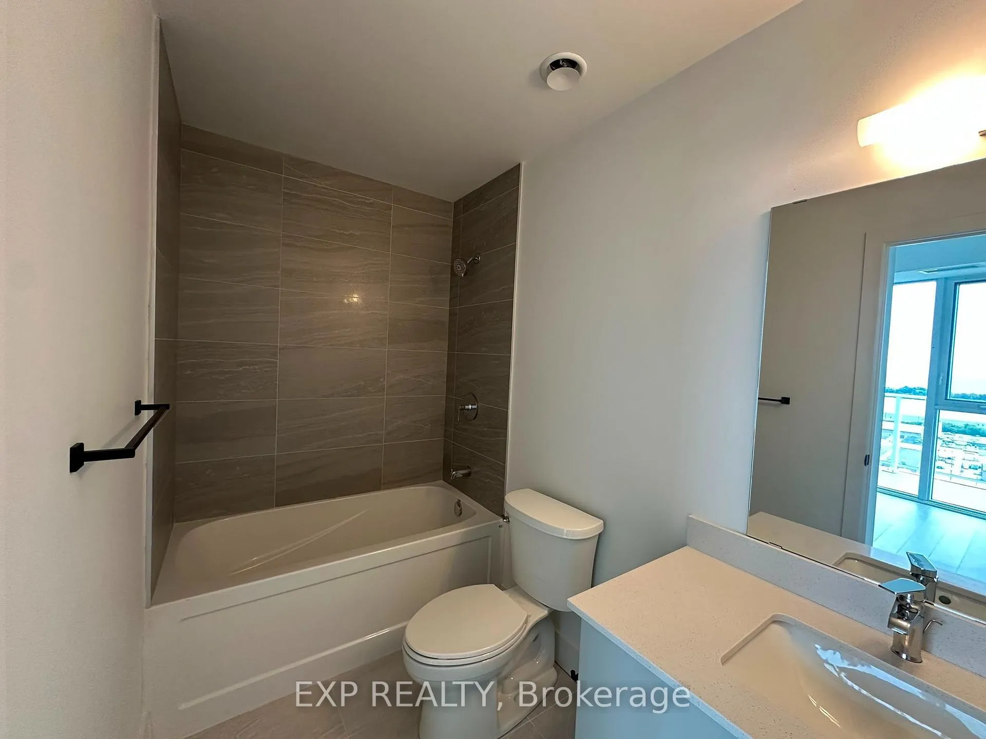 Photo 11 of Unit 1607, 2782 Barton Street E, Hamilton, Riverdale — HOMEH