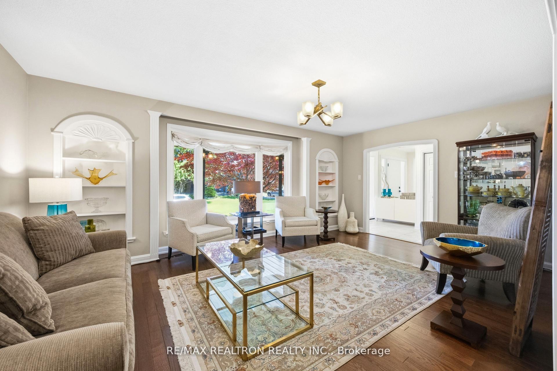 Photo 10 of 49 Apple Orchard Path, Markham, Royal Orchard — HOMEH
