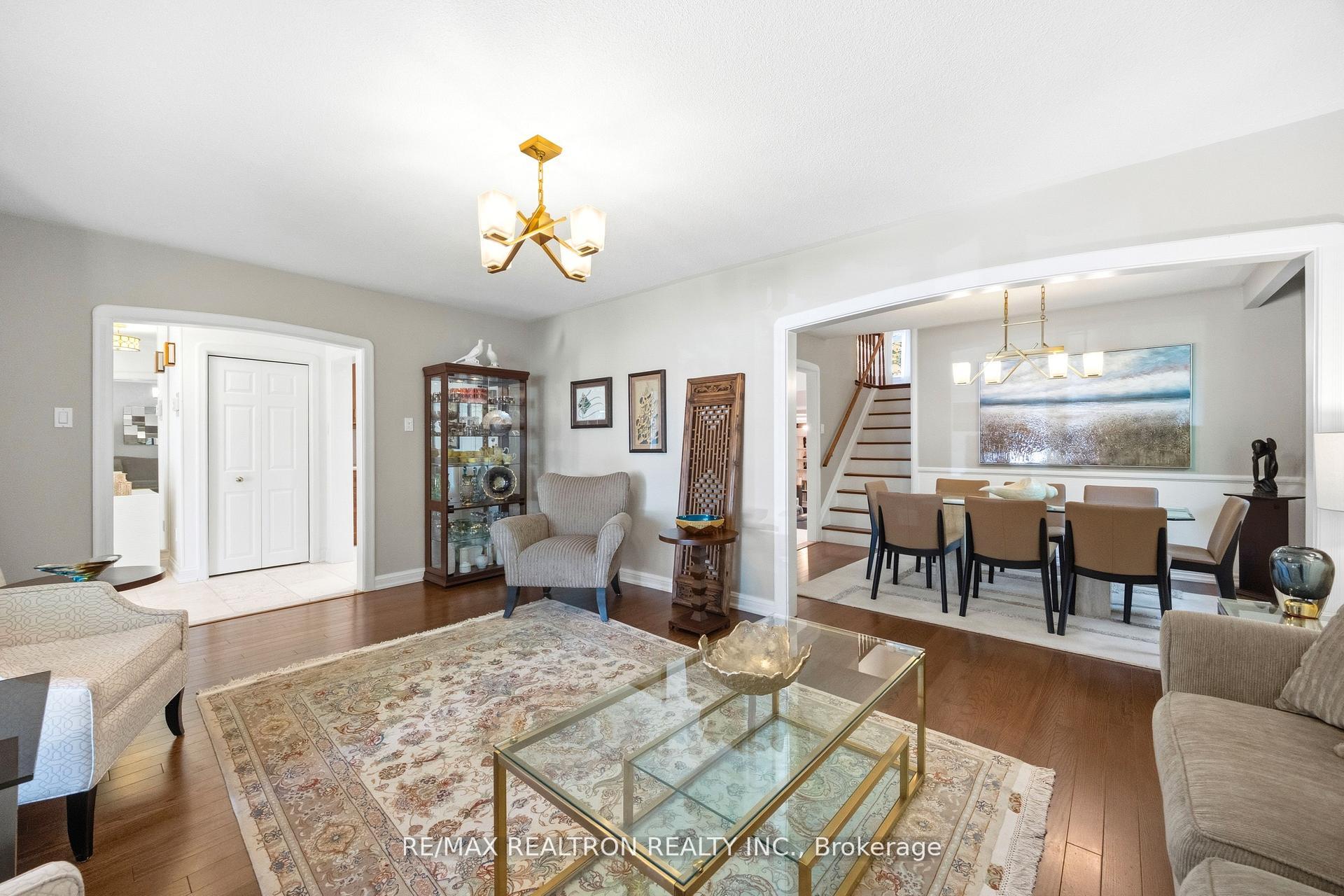 Photo 11 of 49 Apple Orchard Path, Markham, Royal Orchard — HOMEH