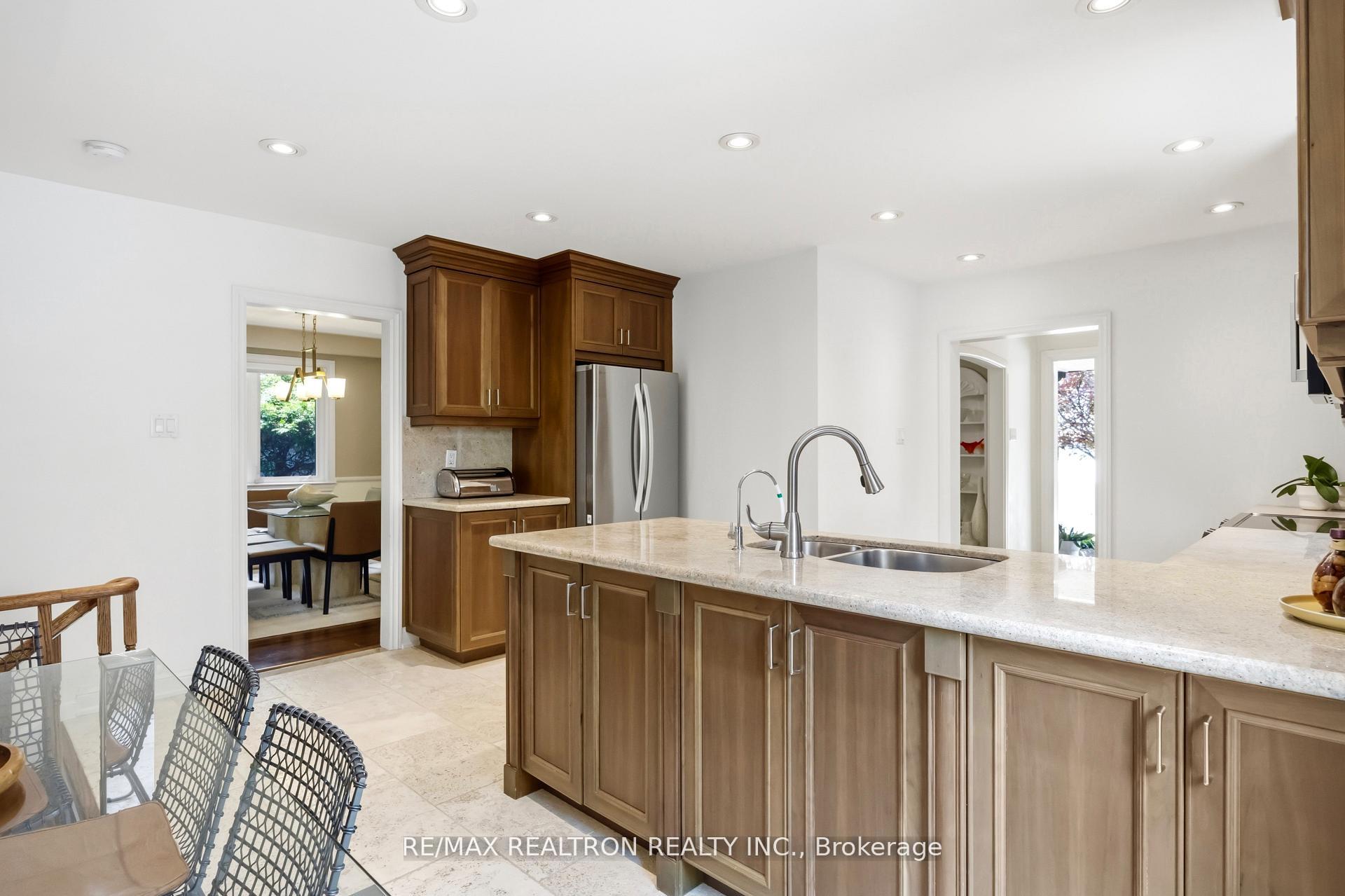 Photo 15 of 49 Apple Orchard Path, Markham, Royal Orchard — HOMEH