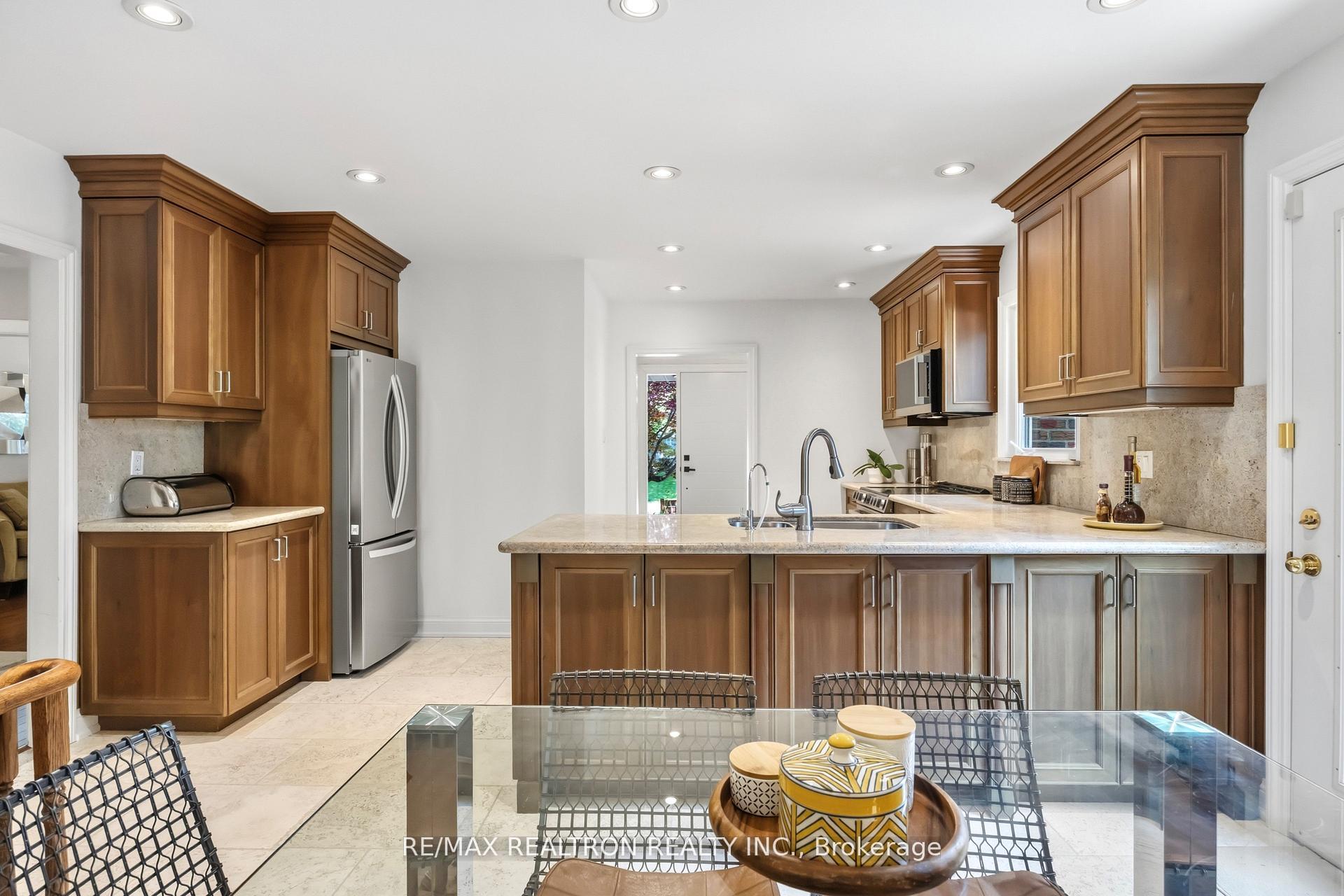 Photo 16 of 49 Apple Orchard Path, Markham, Royal Orchard — HOMEH