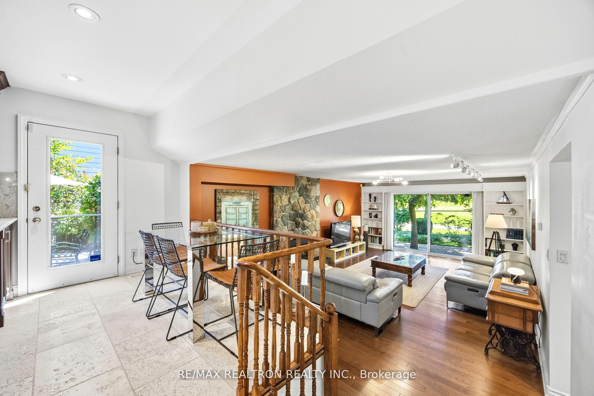 Photo 18 of 49 Apple Orchard Path, Markham, Royal Orchard — HOMEH