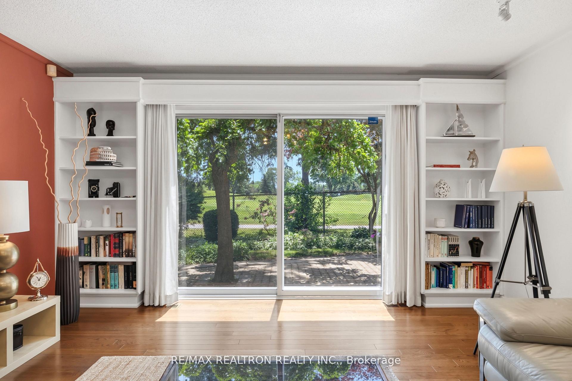 Photo 20 of 49 Apple Orchard Path, Markham, Royal Orchard — HOMEH