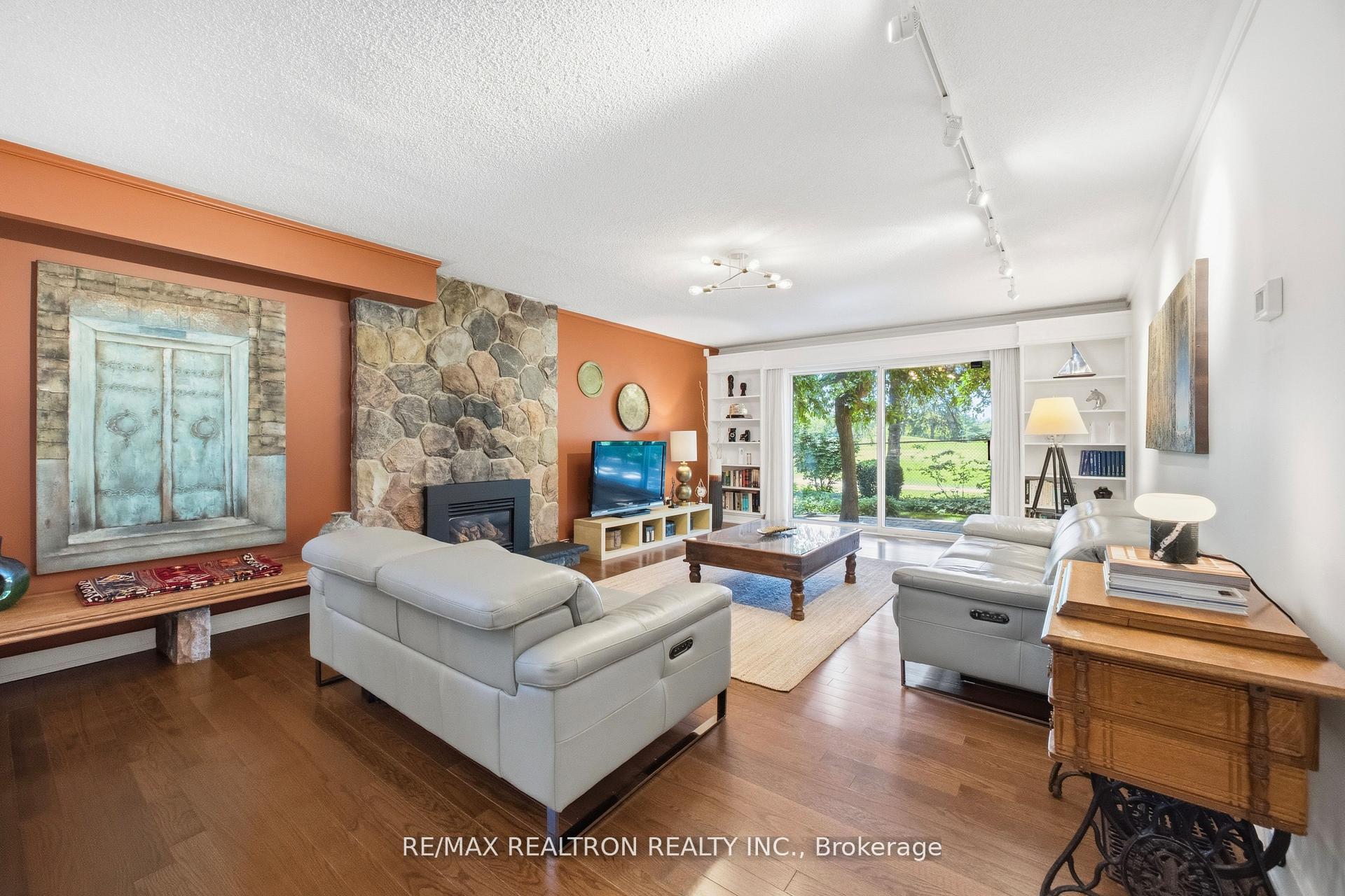 Photo 22 of 49 Apple Orchard Path, Markham, Royal Orchard — HOMEH