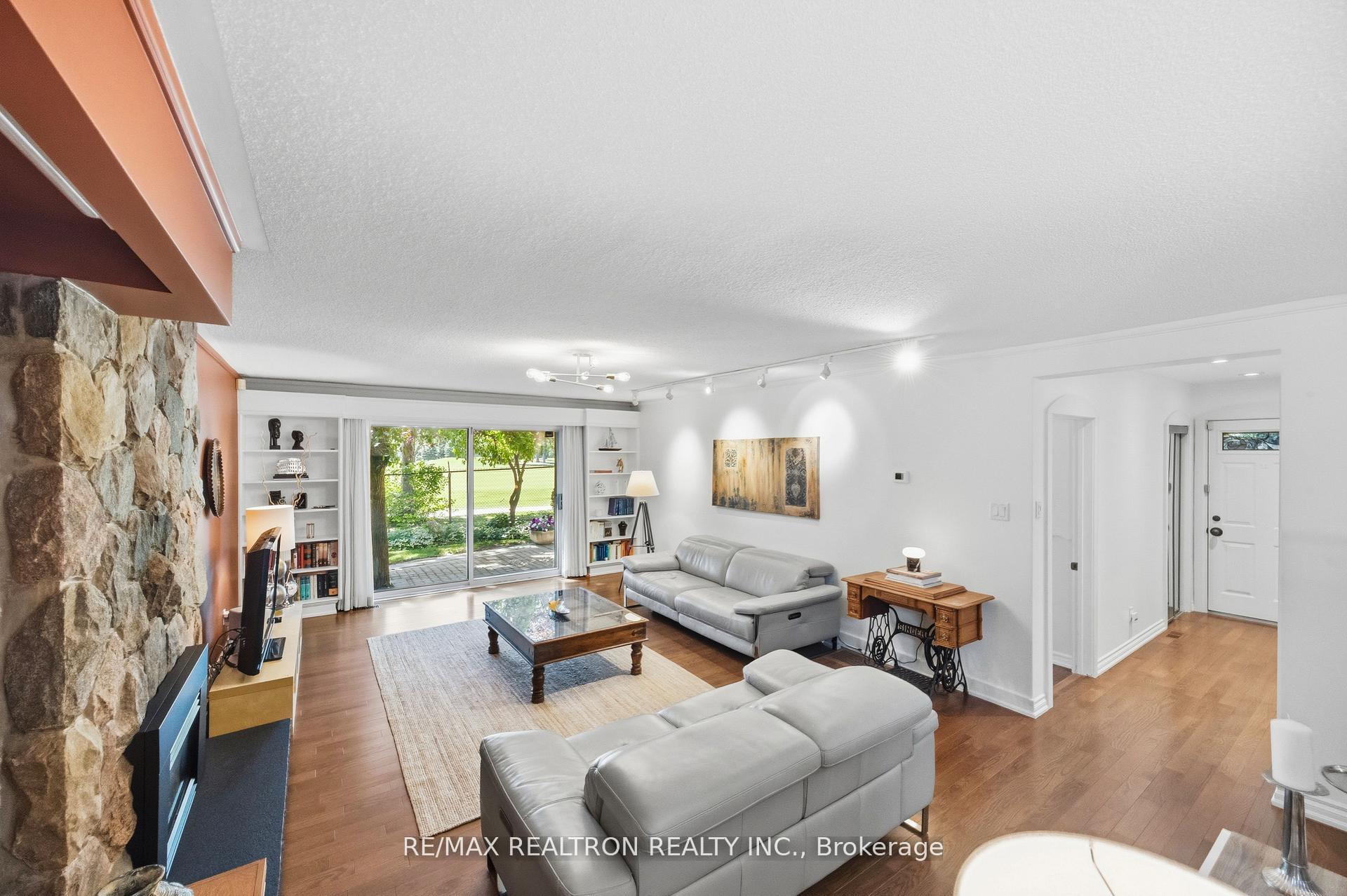 Photo 23 of 49 Apple Orchard Path, Markham, Royal Orchard — HOMEH