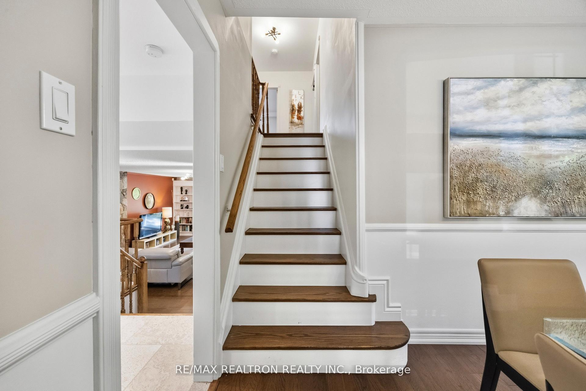 Photo 28 of 49 Apple Orchard Path, Markham, Royal Orchard — HOMEH