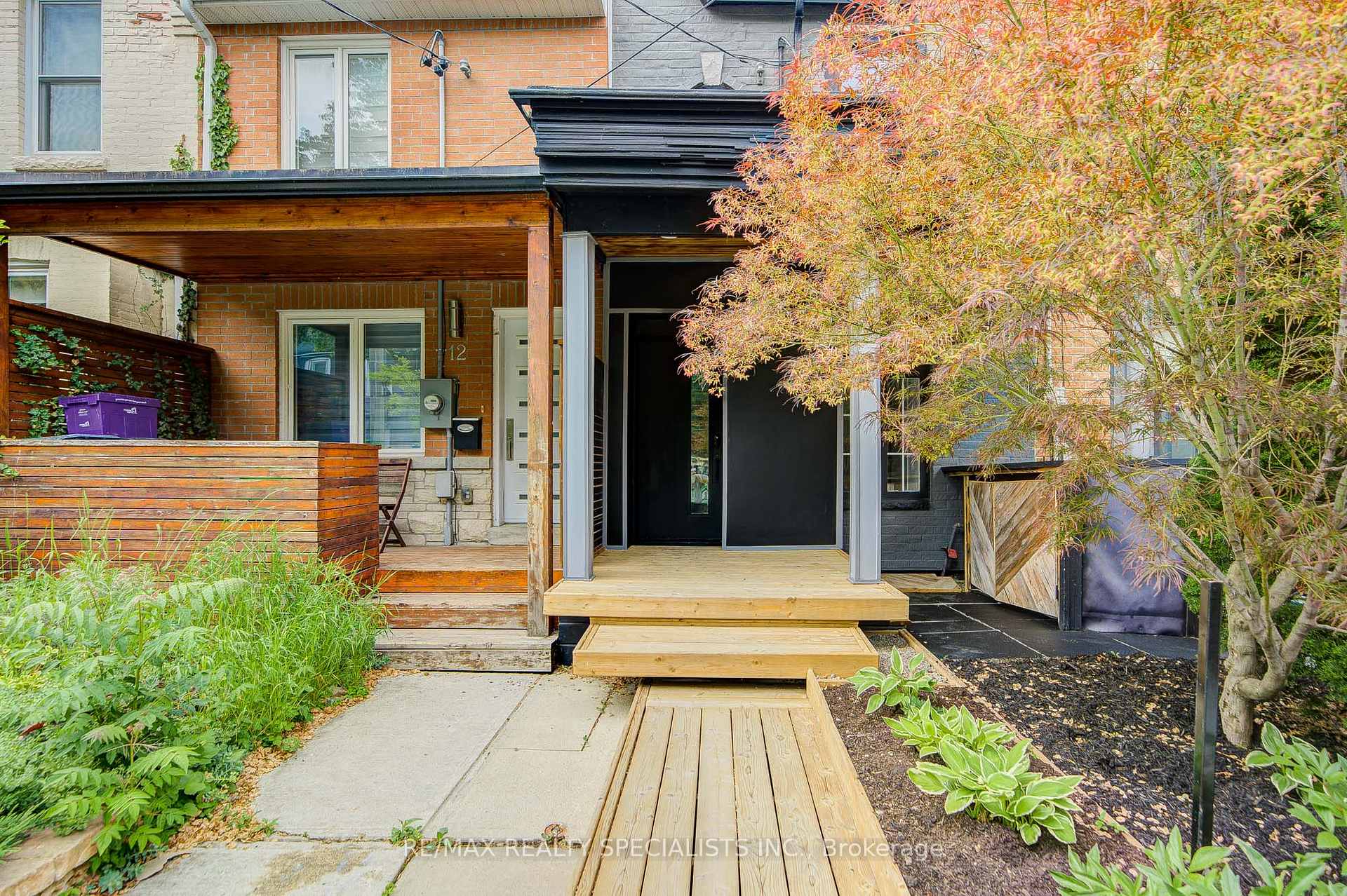 Photo 3 of 5486 Landsborough Avenue, Mississauga, Hurontario — HOMEH