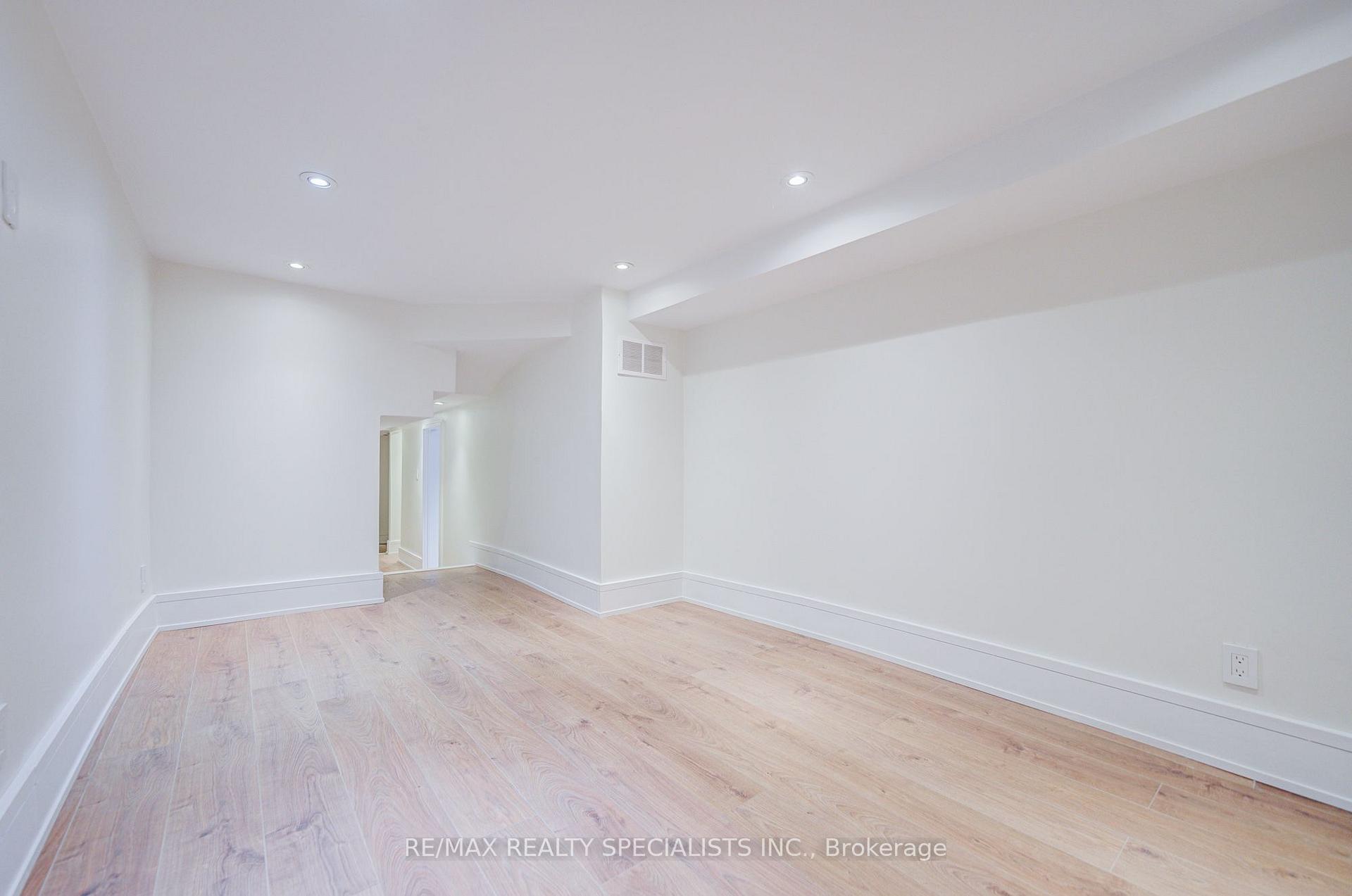 Photo 67 of 5486 Landsborough Avenue, Mississauga, Hurontario — HOMEH