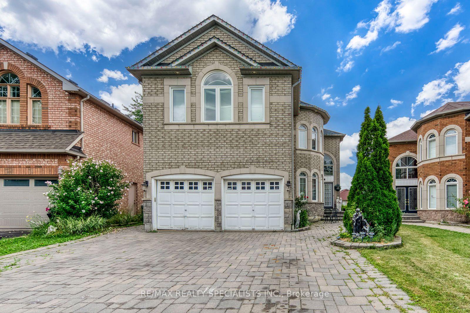 Photo 2 of 5486 Landsborough Avenue, Mississauga, Hurontario — HOMEH