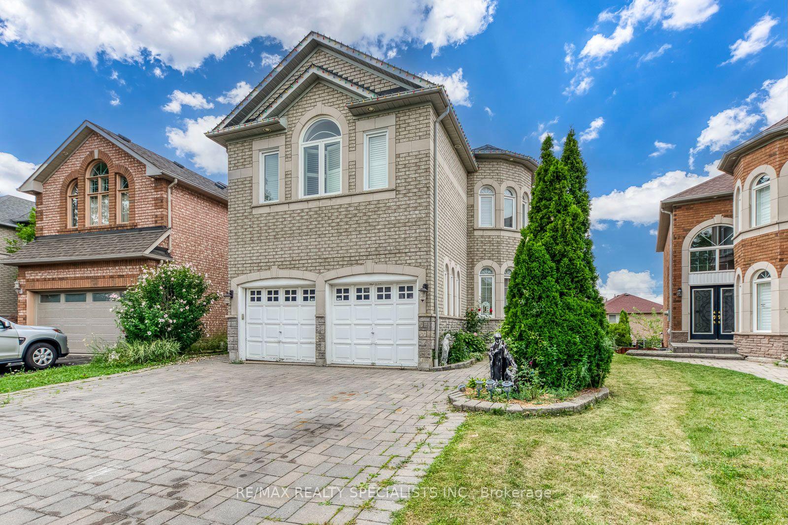 Photo 4 of 5486 Landsborough Avenue, Mississauga, Hurontario — HOMEH