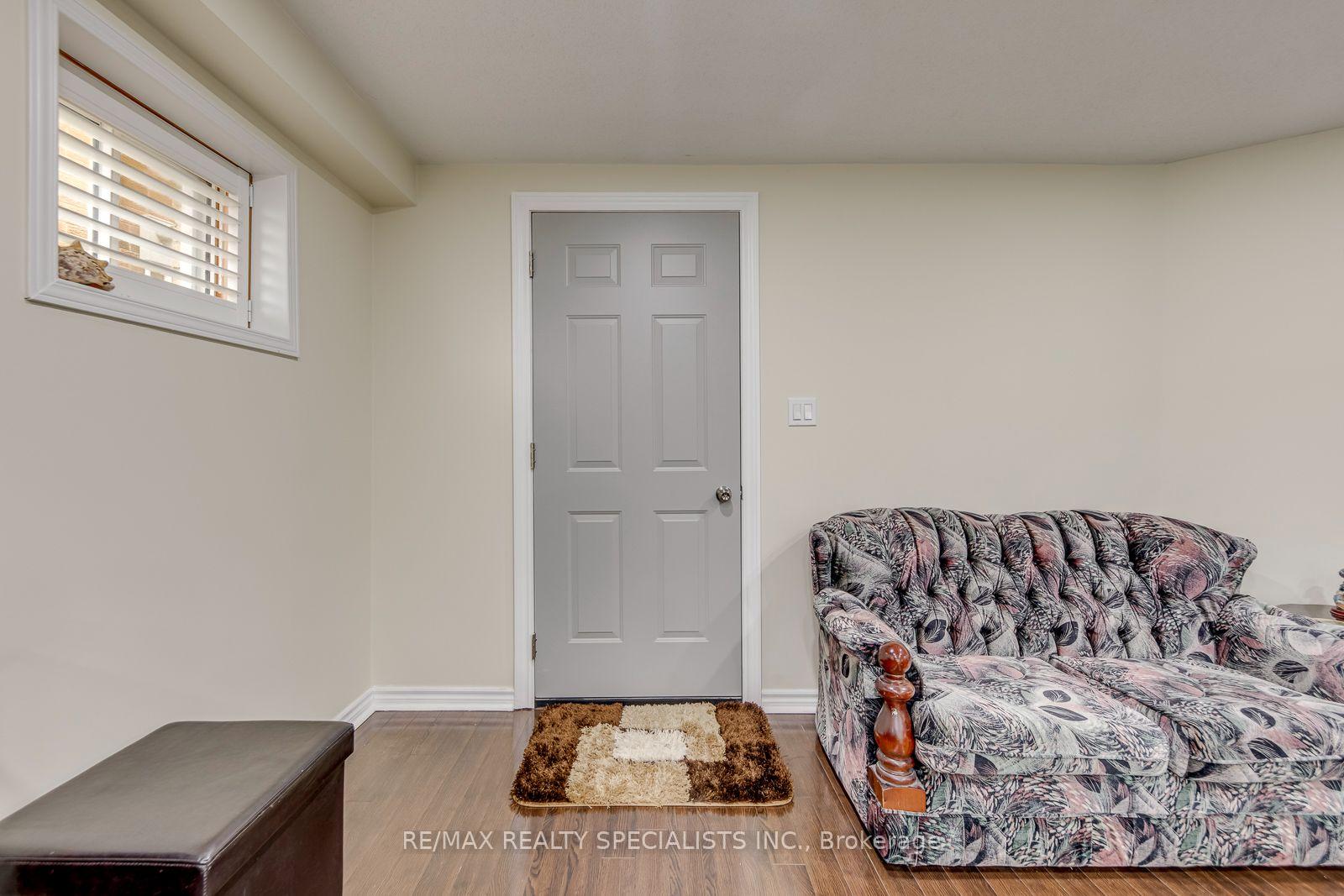 Photo 8 of 5486 Landsborough Avenue, Mississauga, Hurontario — HOMEH