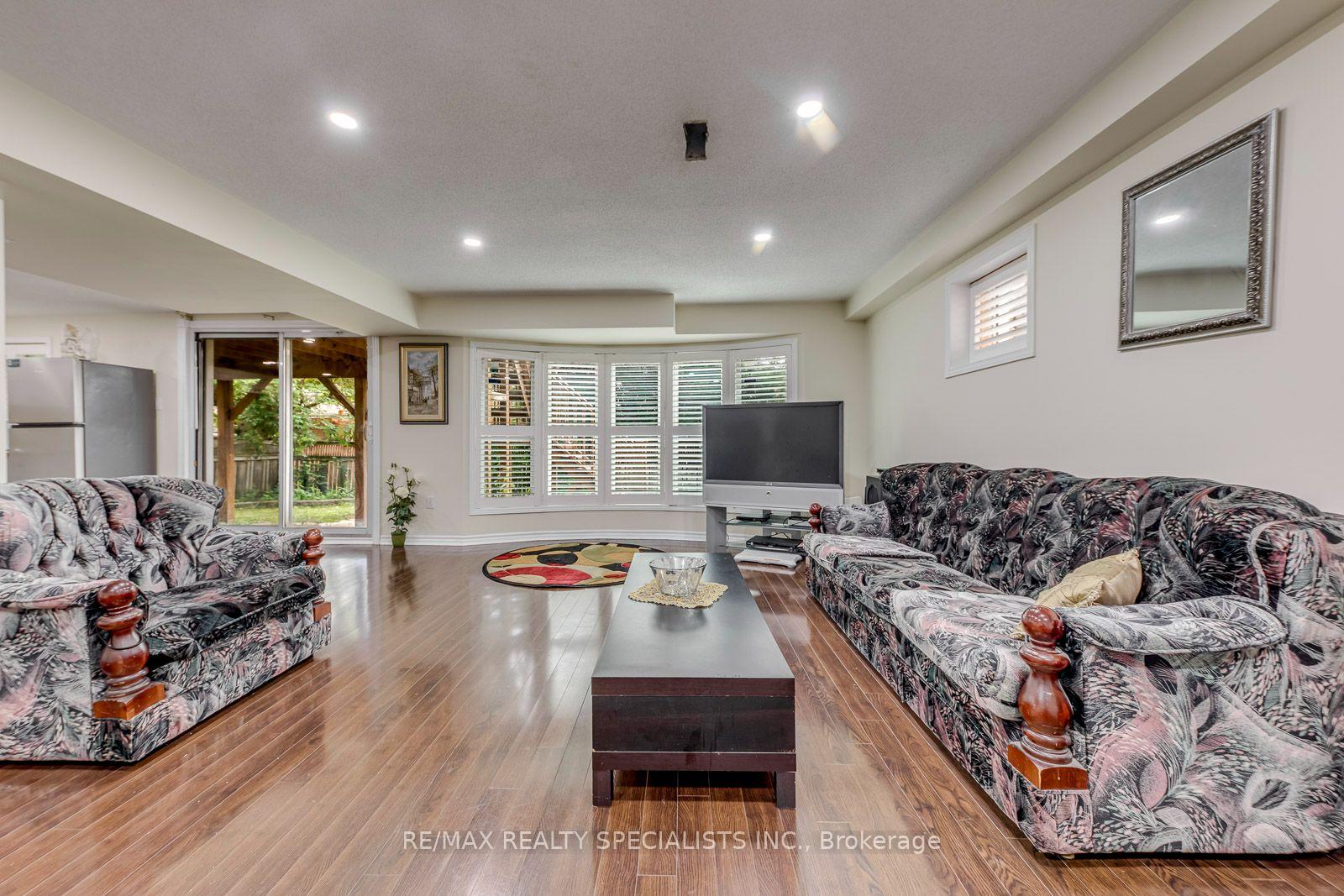 Photo 10 of 5486 Landsborough Avenue, Mississauga, Hurontario — HOMEH