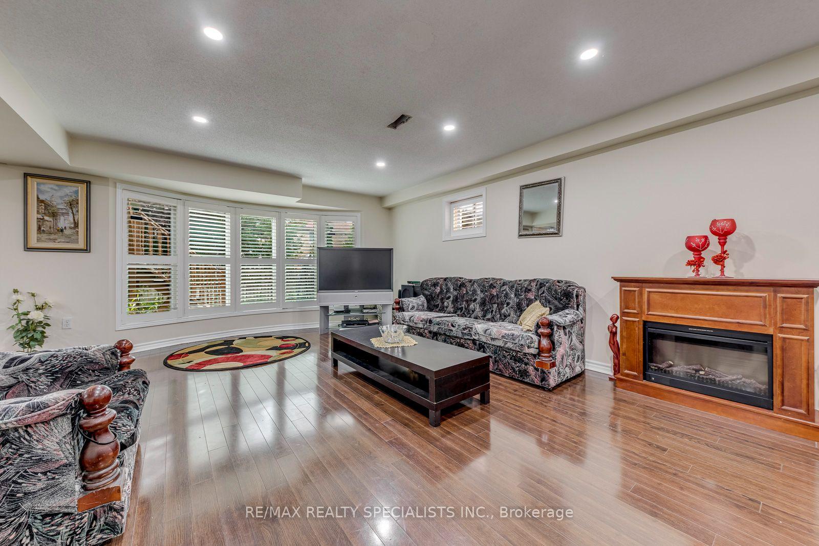 Photo 14 of 5486 Landsborough Avenue, Mississauga, Hurontario — HOMEH