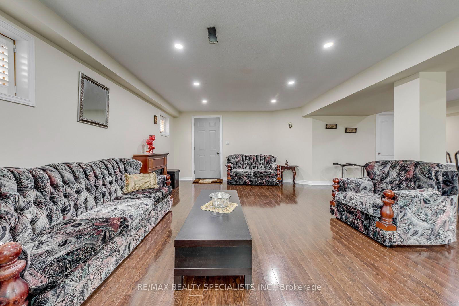 Photo 16 of 5486 Landsborough Avenue, Mississauga, Hurontario — HOMEH
