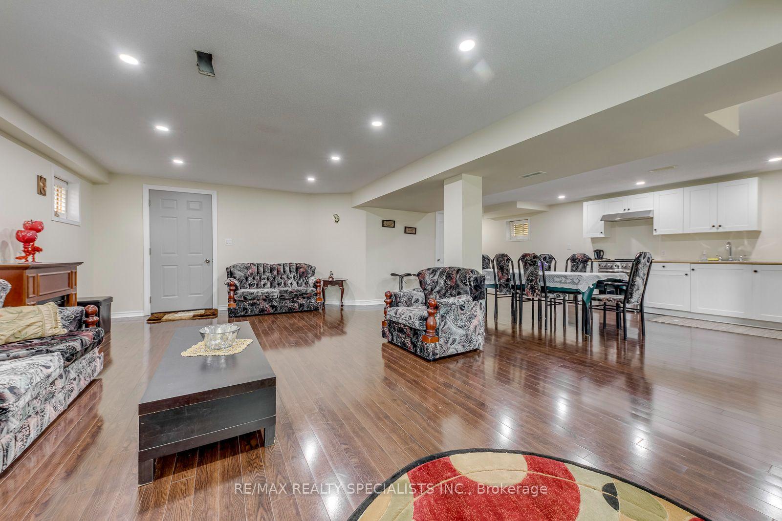 Photo 18 of 5486 Landsborough Avenue, Mississauga, Hurontario — HOMEH