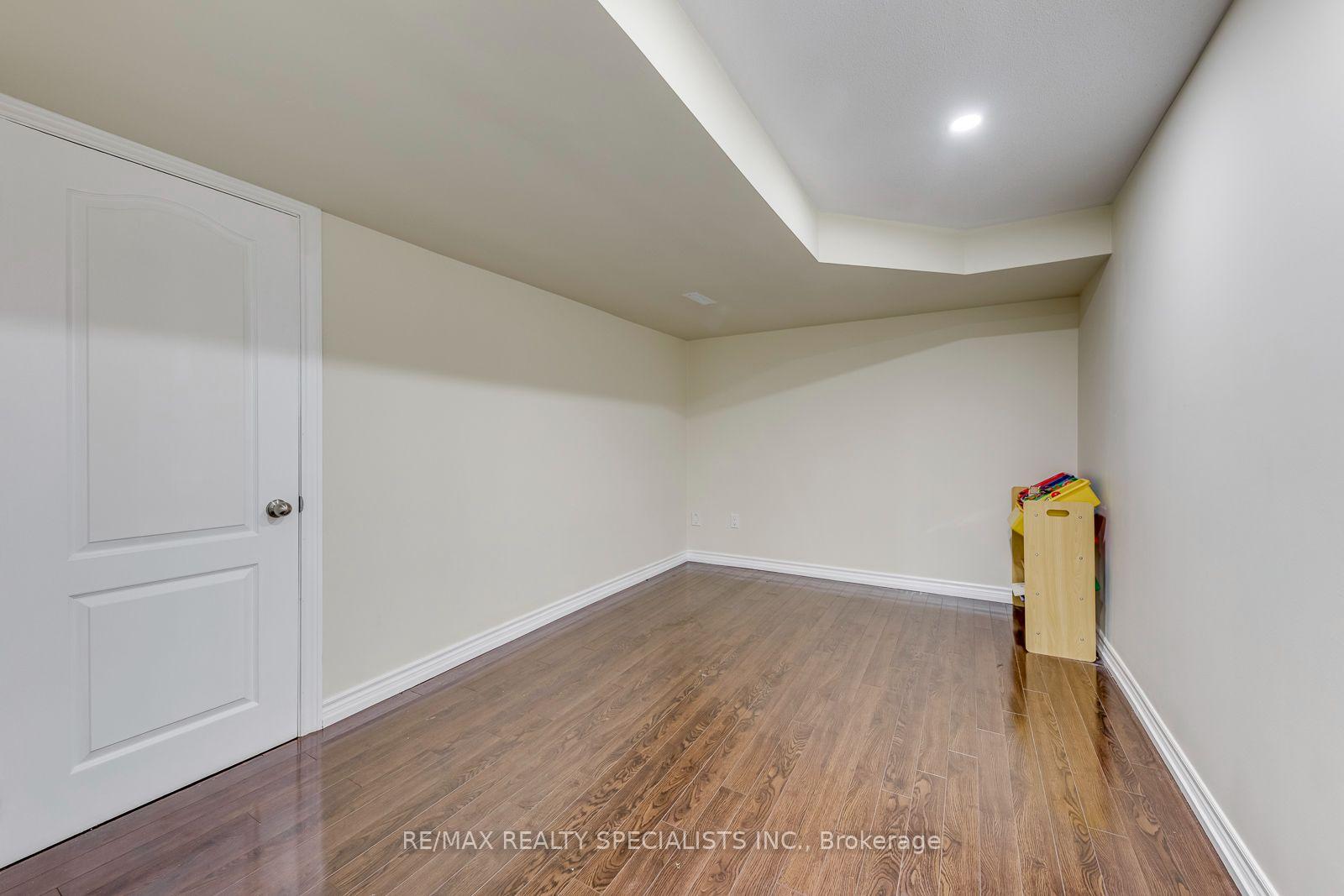 Photo 46 of 5486 Landsborough Avenue, Mississauga, Hurontario — HOMEH