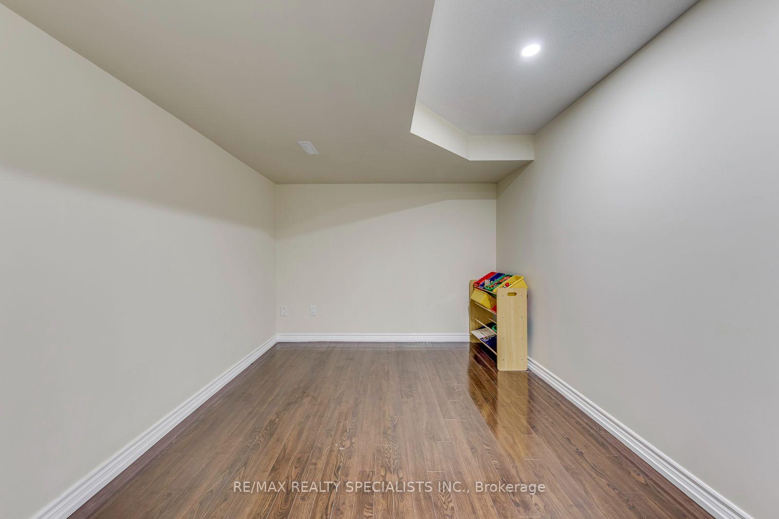 Photo 48 of 5486 Landsborough Avenue, Mississauga, Hurontario — HOMEH