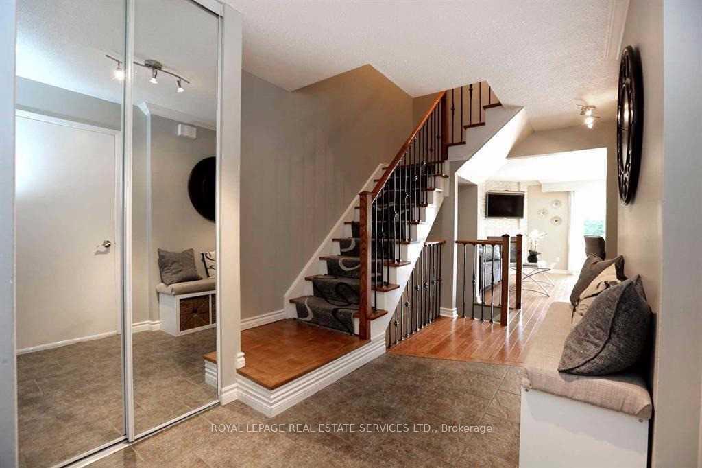 Photo 2 of Unit 7, 4111 Arbour Green Drive, Mississauga, Erin Mills — HOMEH