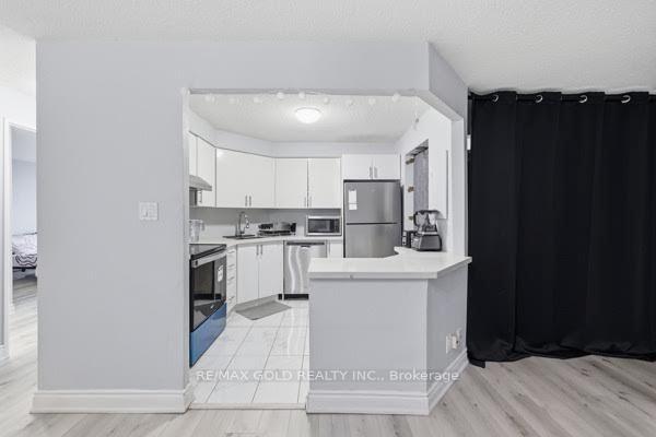 Photo 15 of Unit ph08, 61 Markbrook Lane, Etobicoke, Mount Olive-Silverstone-Jamestown — HOMEH