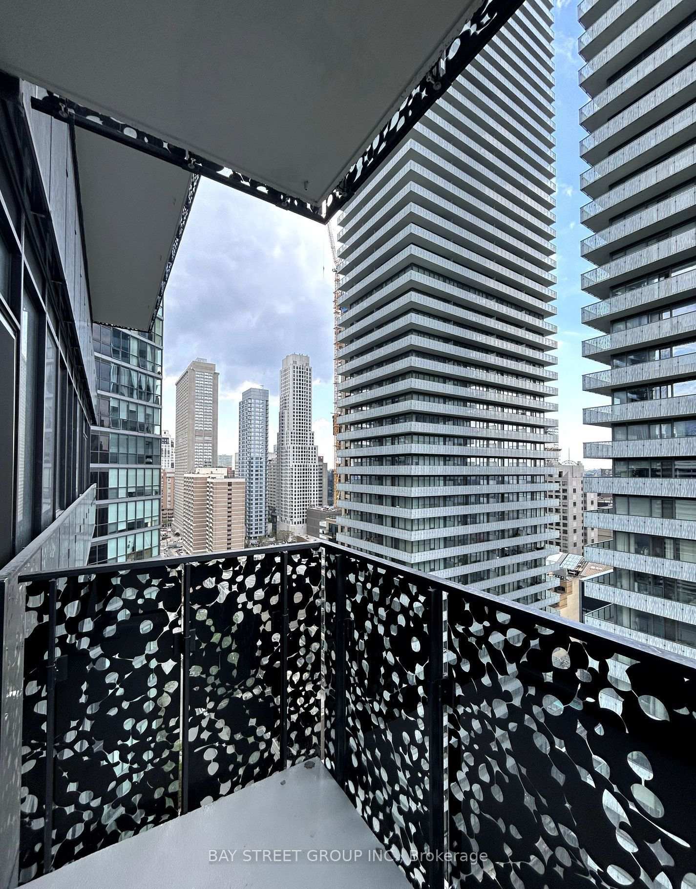 Photo 15 of Unit 2011, 55 Charles Street E, Toronto, Church-Yonge Corridor — HOMEH