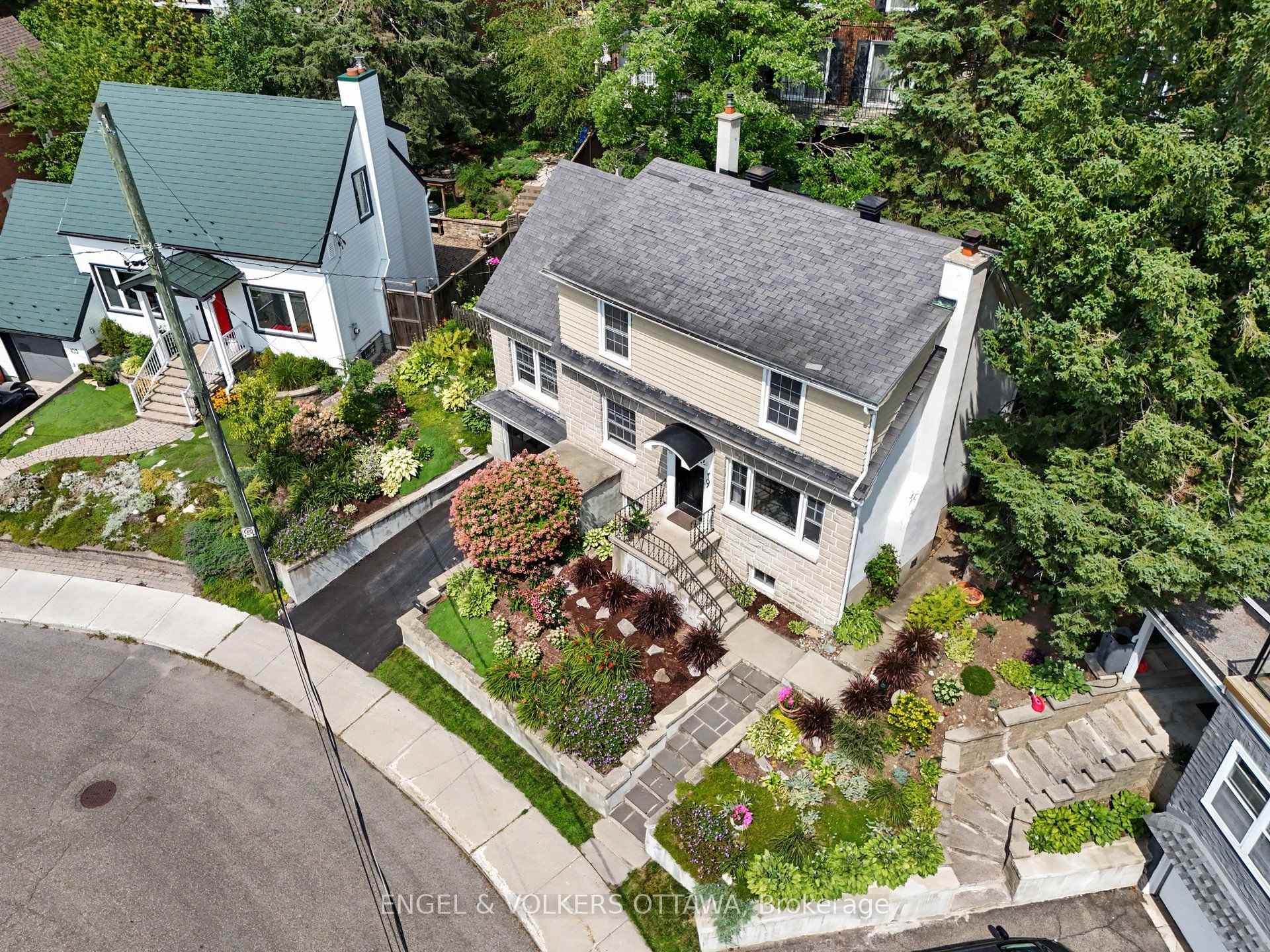 Photo 2 of 107 Ivy Crescent, Ottawa, Lindenlea — HOMEH