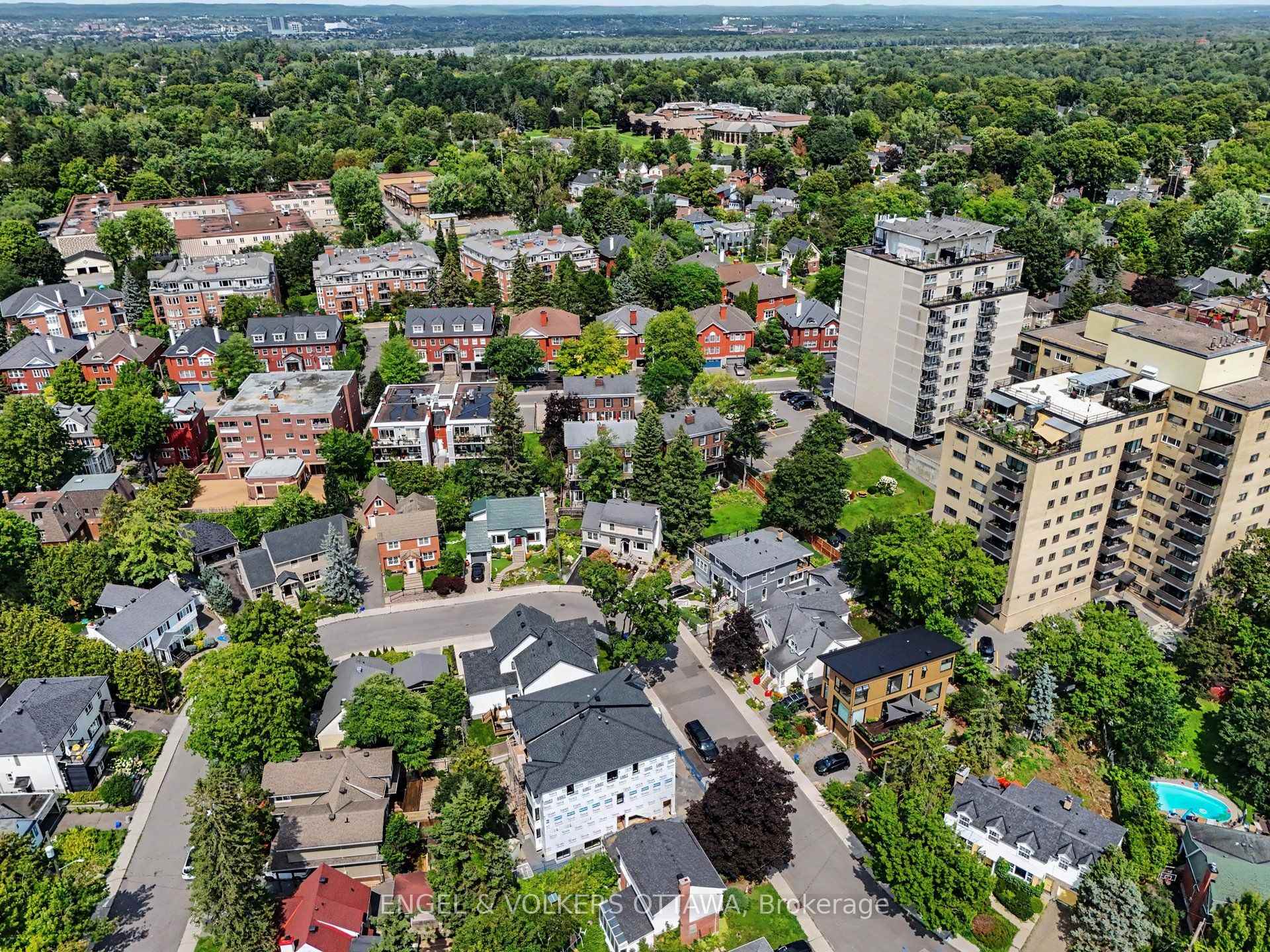 Photo 3 of 107 Ivy Crescent, Ottawa, Lindenlea — HOMEH