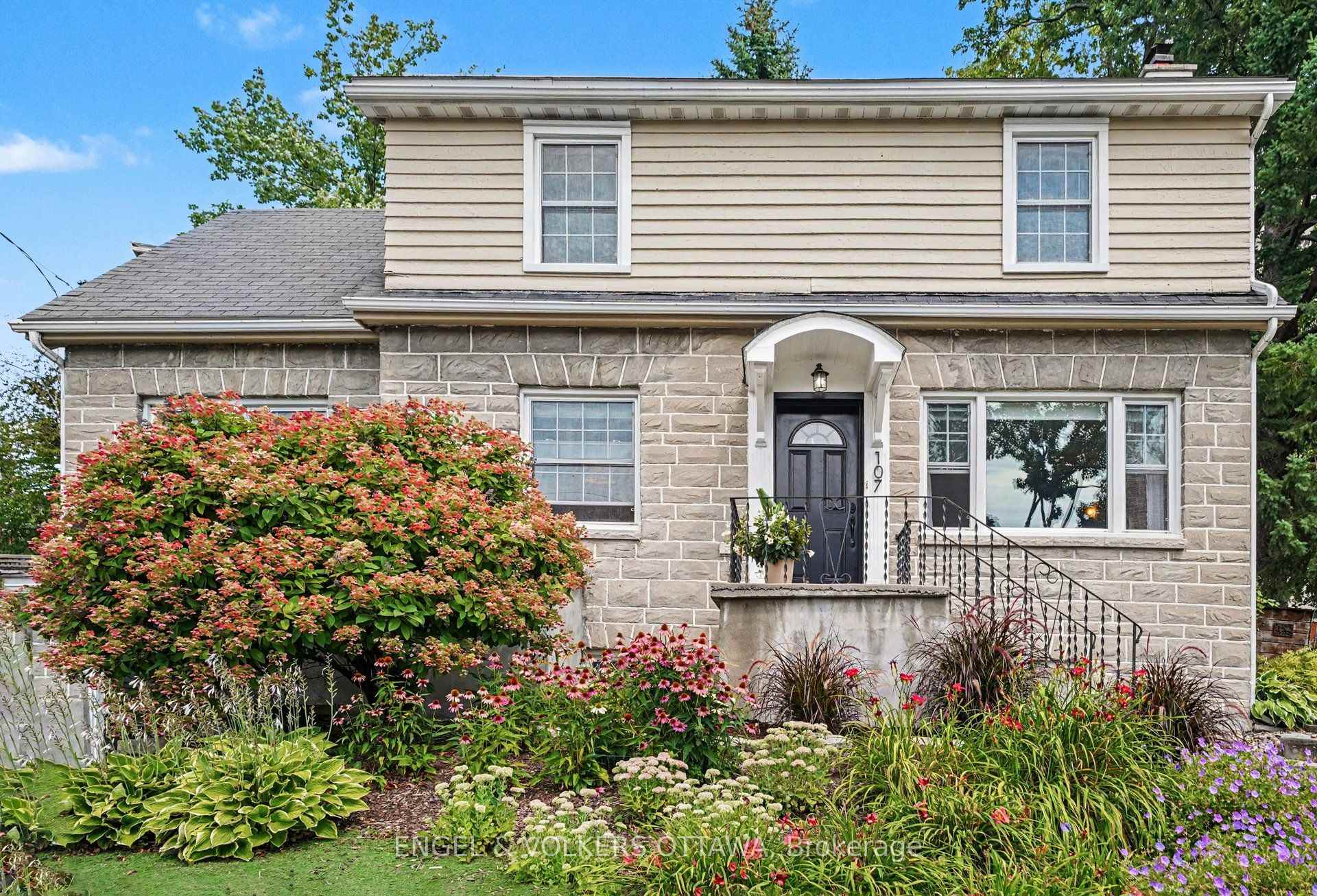 Photo 4 of 107 Ivy Crescent, Ottawa, Lindenlea — HOMEH
