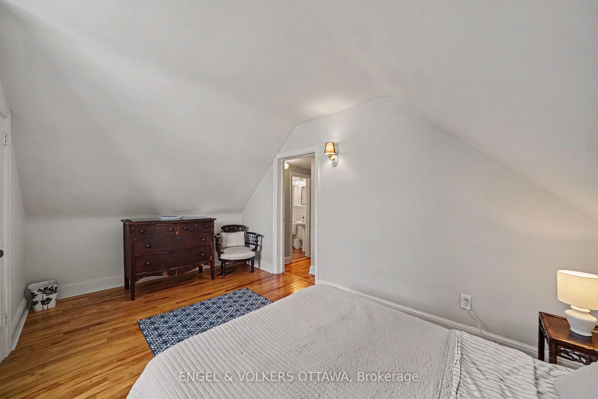 Photo 21 of 107 Ivy Crescent, Ottawa, Lindenlea — HOMEH