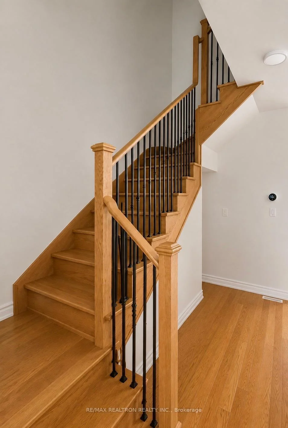 Photo 10 of 186 Closson Drive, Whitby, Rural Whitby — HOMEH