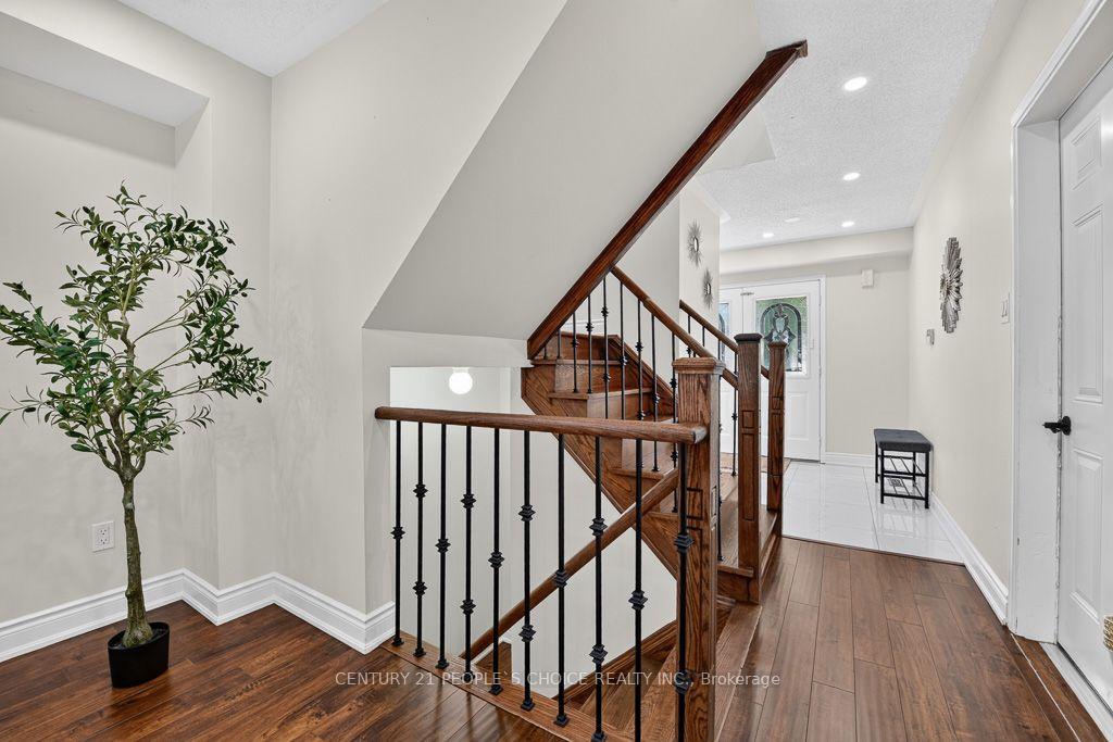 Photo 9 of 50 Penbridge Circle, Brampton, Fletcher's Meadow — HOMEH