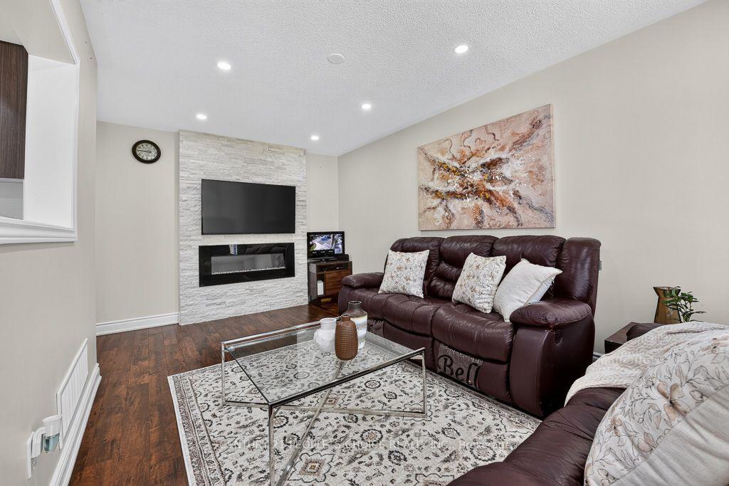 Photo 43 of 50 Penbridge Circle, Brampton, Fletcher's Meadow — HOMEH