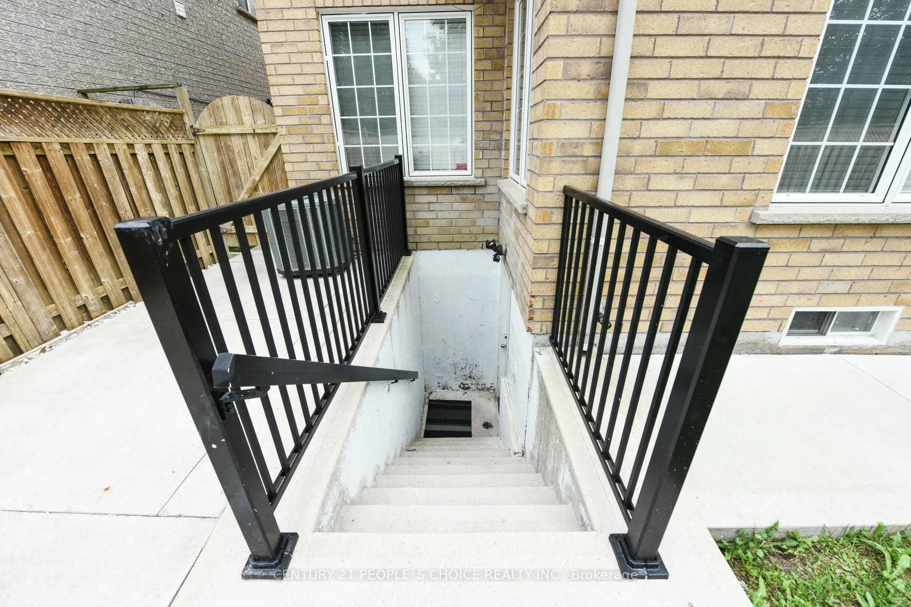Photo 10 of 50 Penbridge Circle, Brampton, Fletcher's Meadow — HOMEH