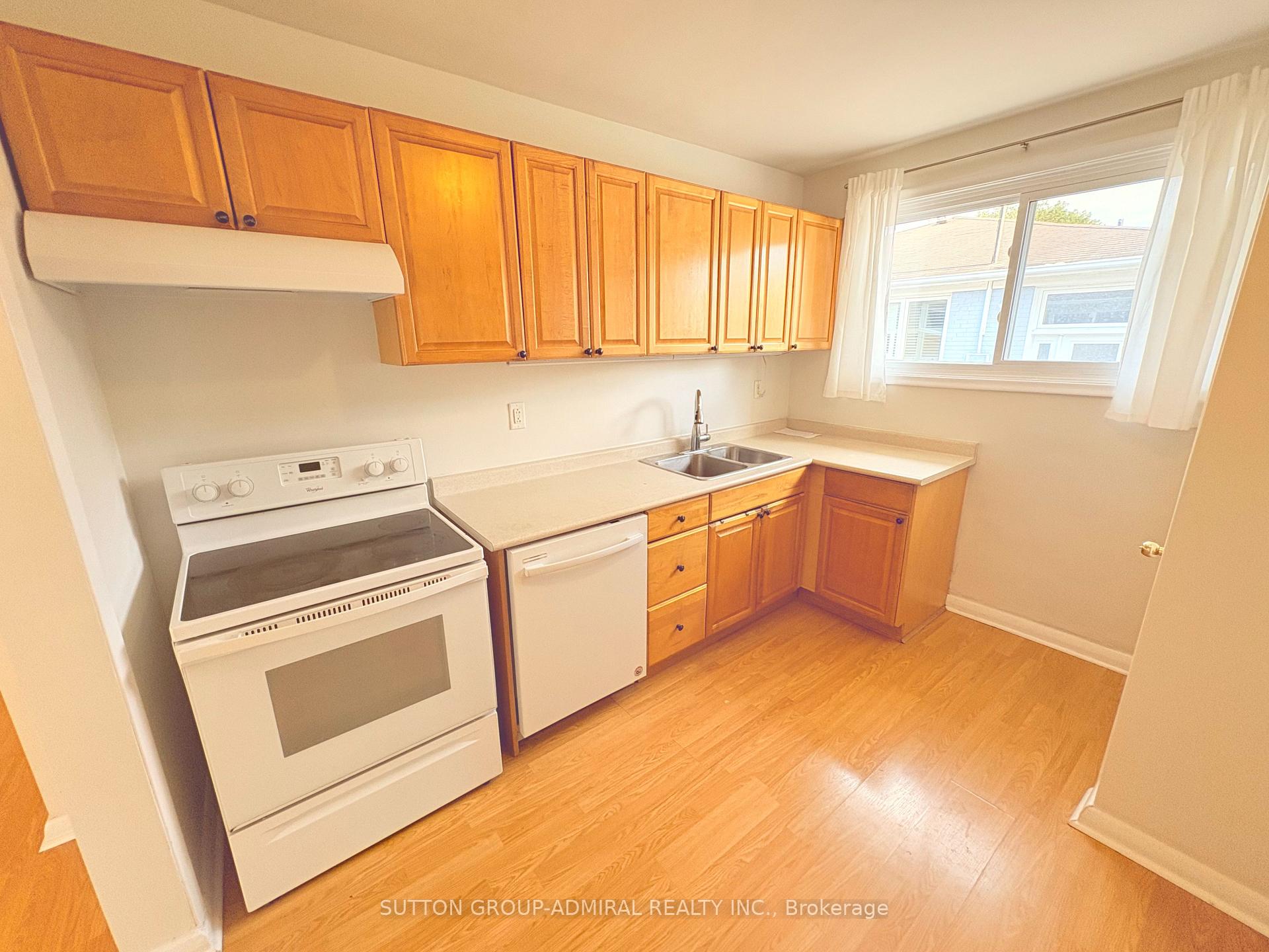 Photo 7 of 319 Dovedale Drive, Whitby, Downtown Whitby — HOMEH